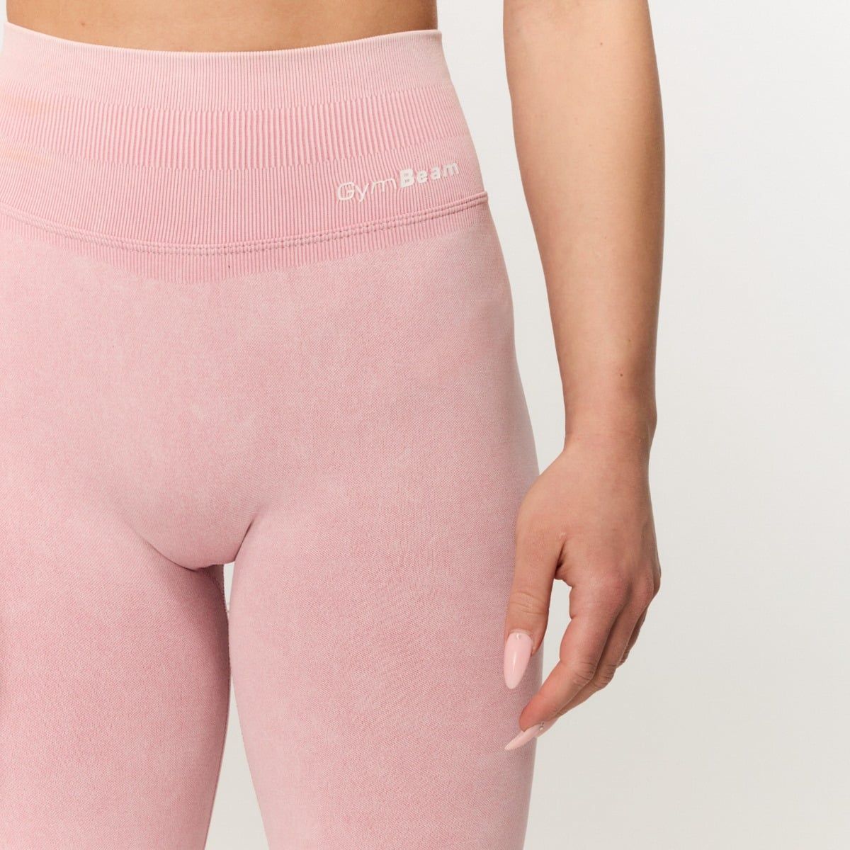 Detailansicht des Bundes der Baby Pink Fierce Seamless Pants mit Logo.