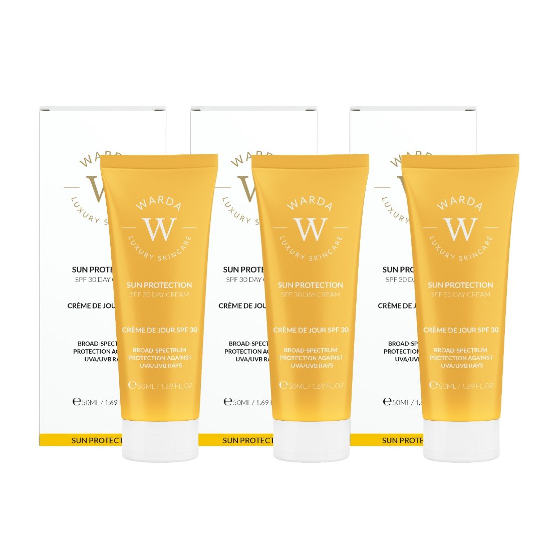 Drei Tuben Sonnenschutzcreme mit gelbem Tubenkörper und weißer Verpackung. Auf jeder Tube steht "Warda Luxury Skincare" und "SPF 30".