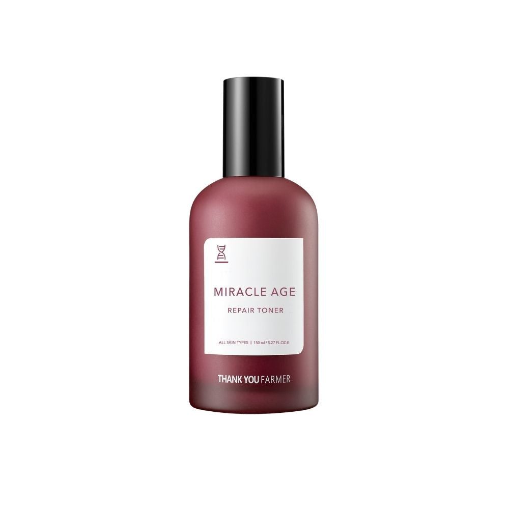 Runde, bordeauxfarbene Flasche mit schwarzem Deckel. Aufkleber mit "MIRACLE AGE REPAIR TONER" und "THANK YOU FARMER".