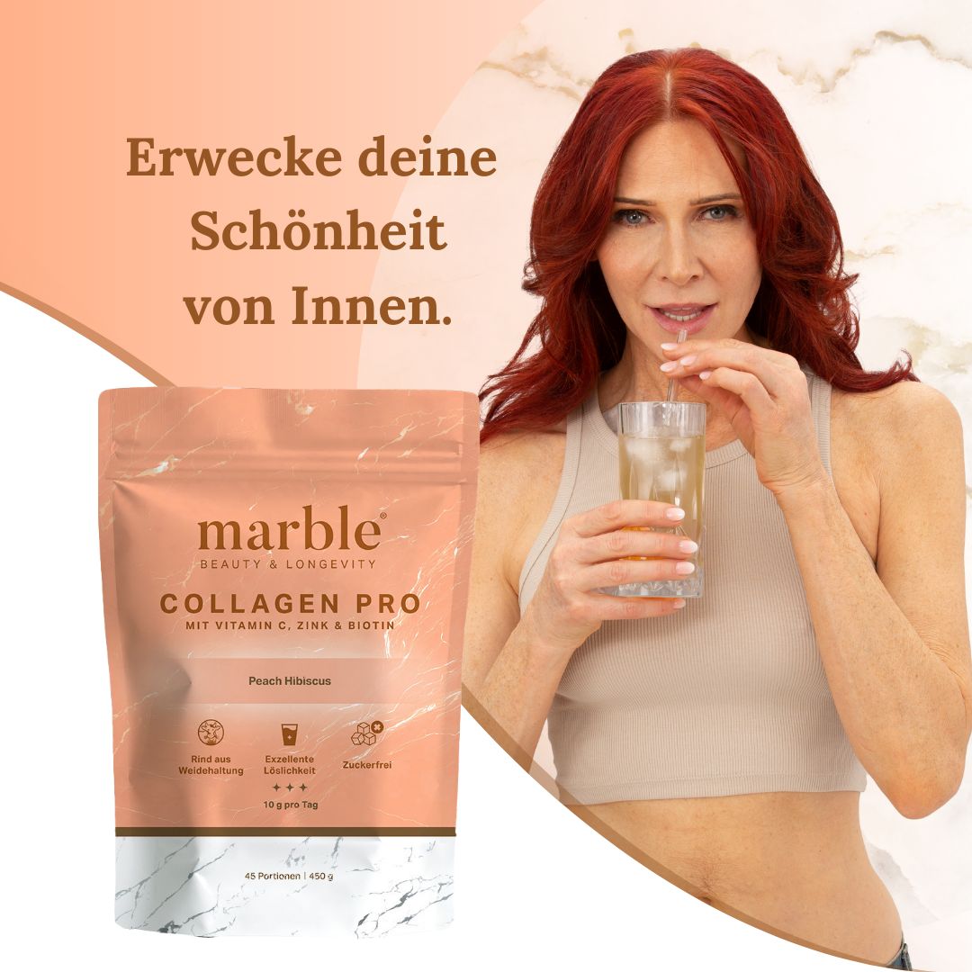 Frau trinkt Getränk mit marble© Collagen Pro. Produktverpackung mit Text: Collagen Pro, Peach Hibiscus, Vitamin C, Zink & Biotin.