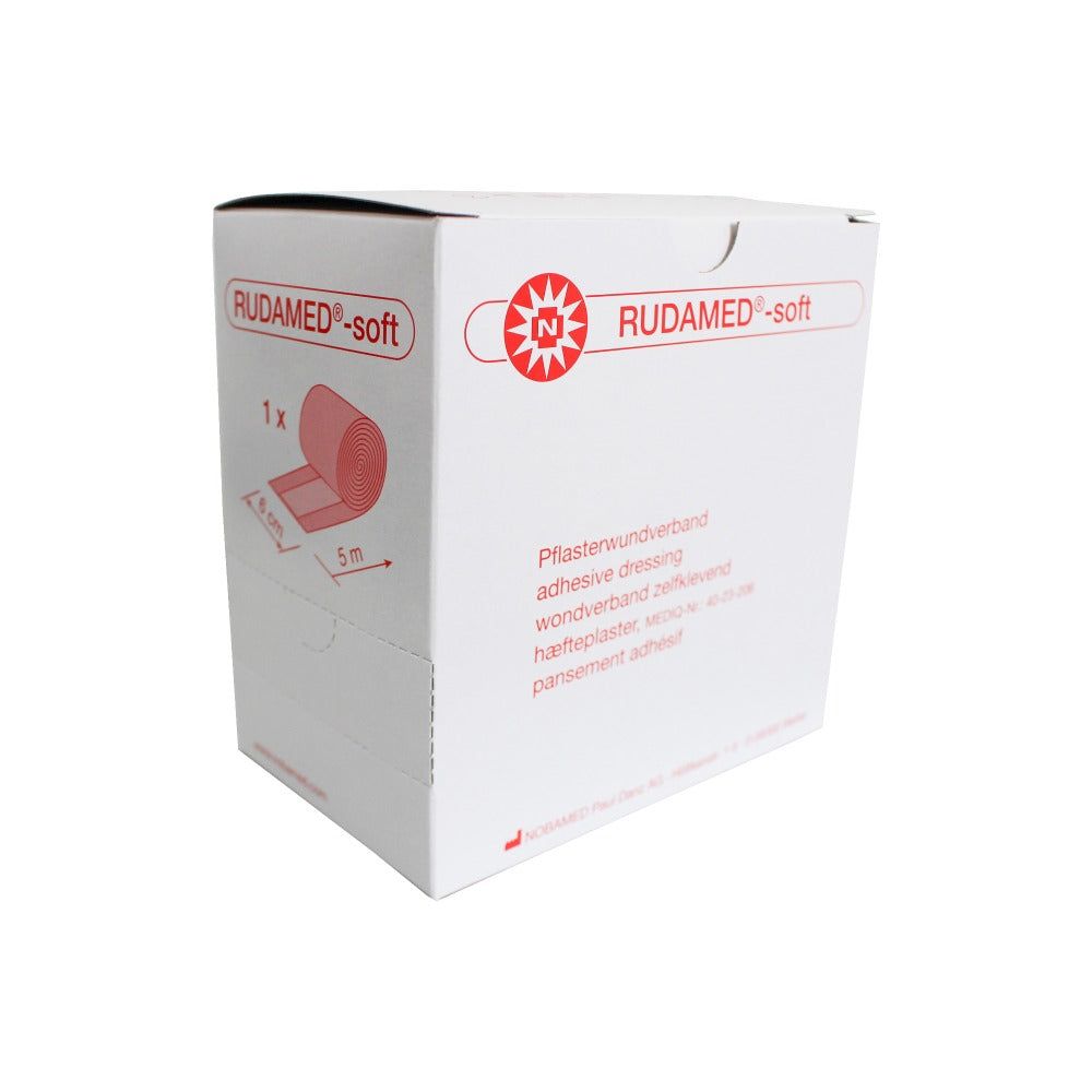 Weiße Verpackung mit roter Aufschrift RUDAMED-soft. Zeigt eine Rolle Verbandmaterial. Aufschrift: Pflasterwundverband, 5 m.