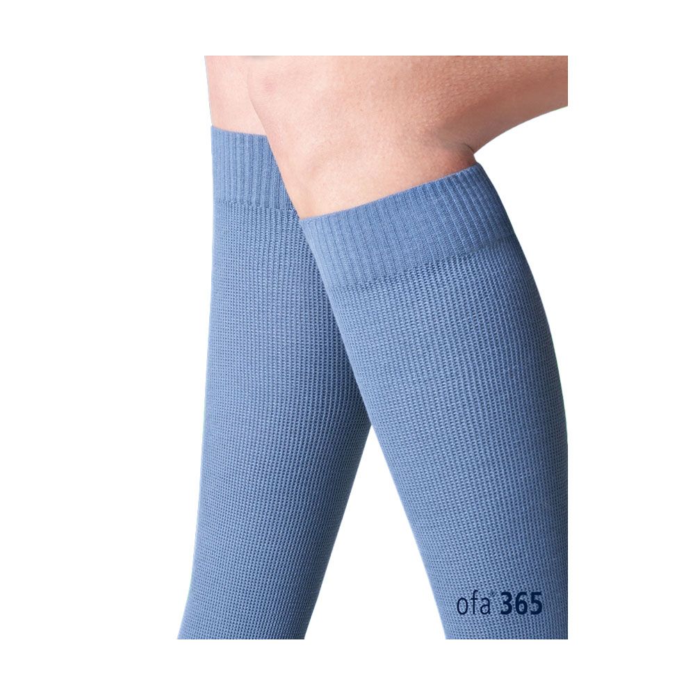 OFA 365 Kniestrumpf aus Baumwolle in Jeansblau, mit Rippstruktur und Logo.
