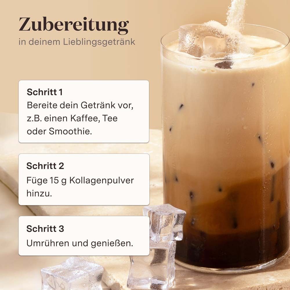 Glas mit Eiswürfeln und Getränk. Text: Zubereitung in deinem Lieblingsgetränk. Schritte: 1. Getränk vorbereiten. 2. 15 g Kollagenpulver hinzufügen. 3. Umrühren.