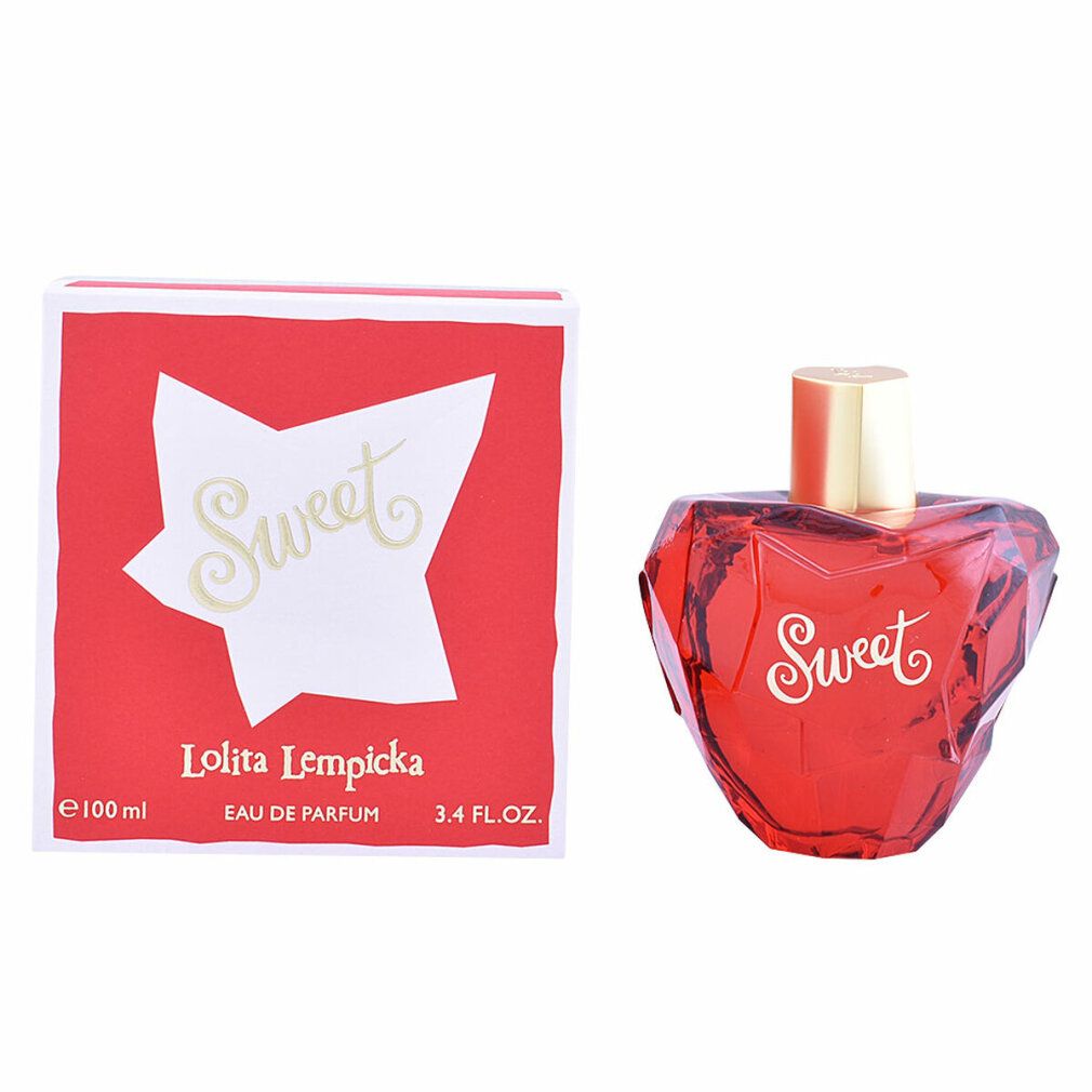 Rotes Parfümflakon in Herzform neben roter Schachtel. Goldfarbener Verschluss. Aufschrift Sweet. Lolita Lempicka Eau de Parfum.