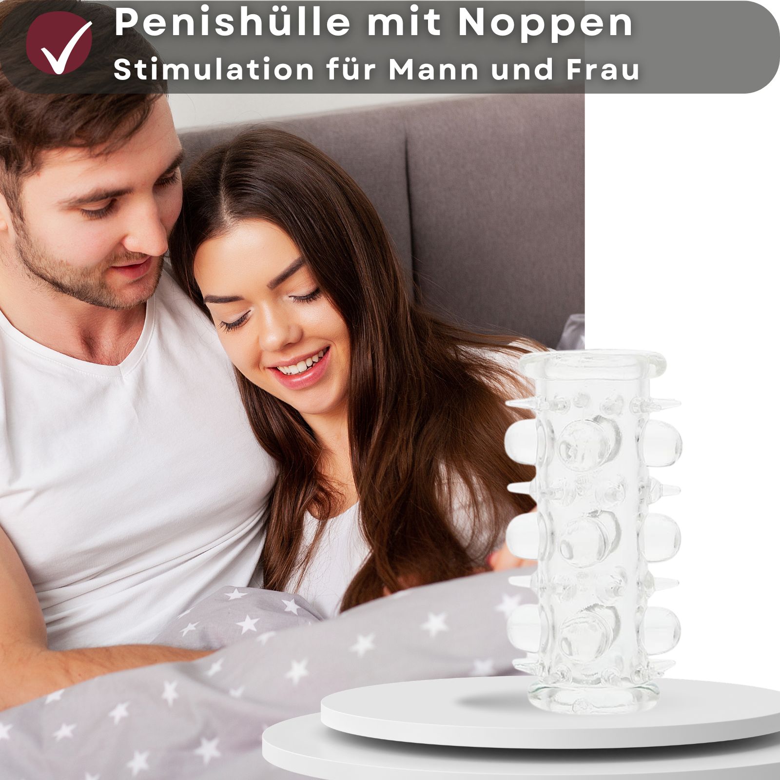 Penishülle mit Noppen. Paar im Hintergrund. Text: Stimulation für Mann und Frau.