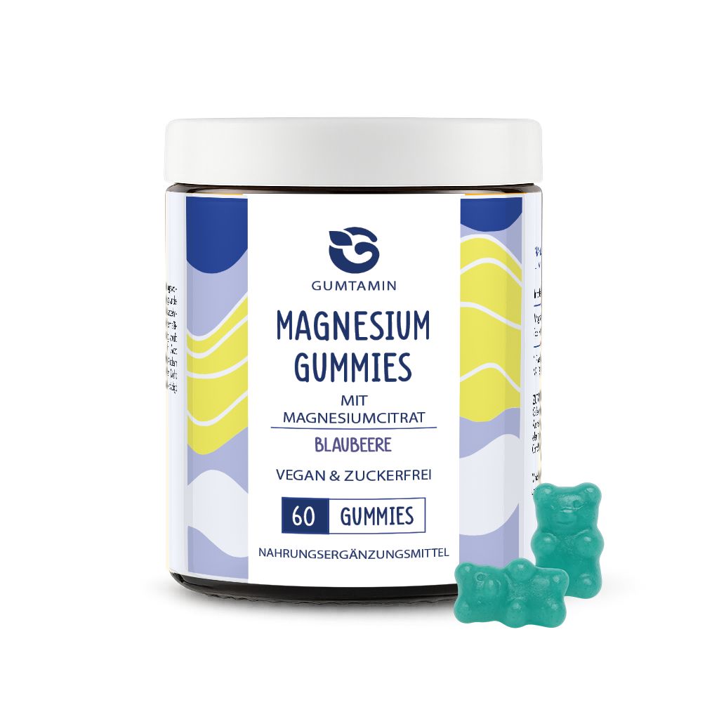 Gummibärchen-Dose mit "GUMTAMIN Magnesium Gummies". Blaubeere, vegan & zuckerfrei. 60 Gummies. Zwei blaue Gummibärchen liegen daneben.
