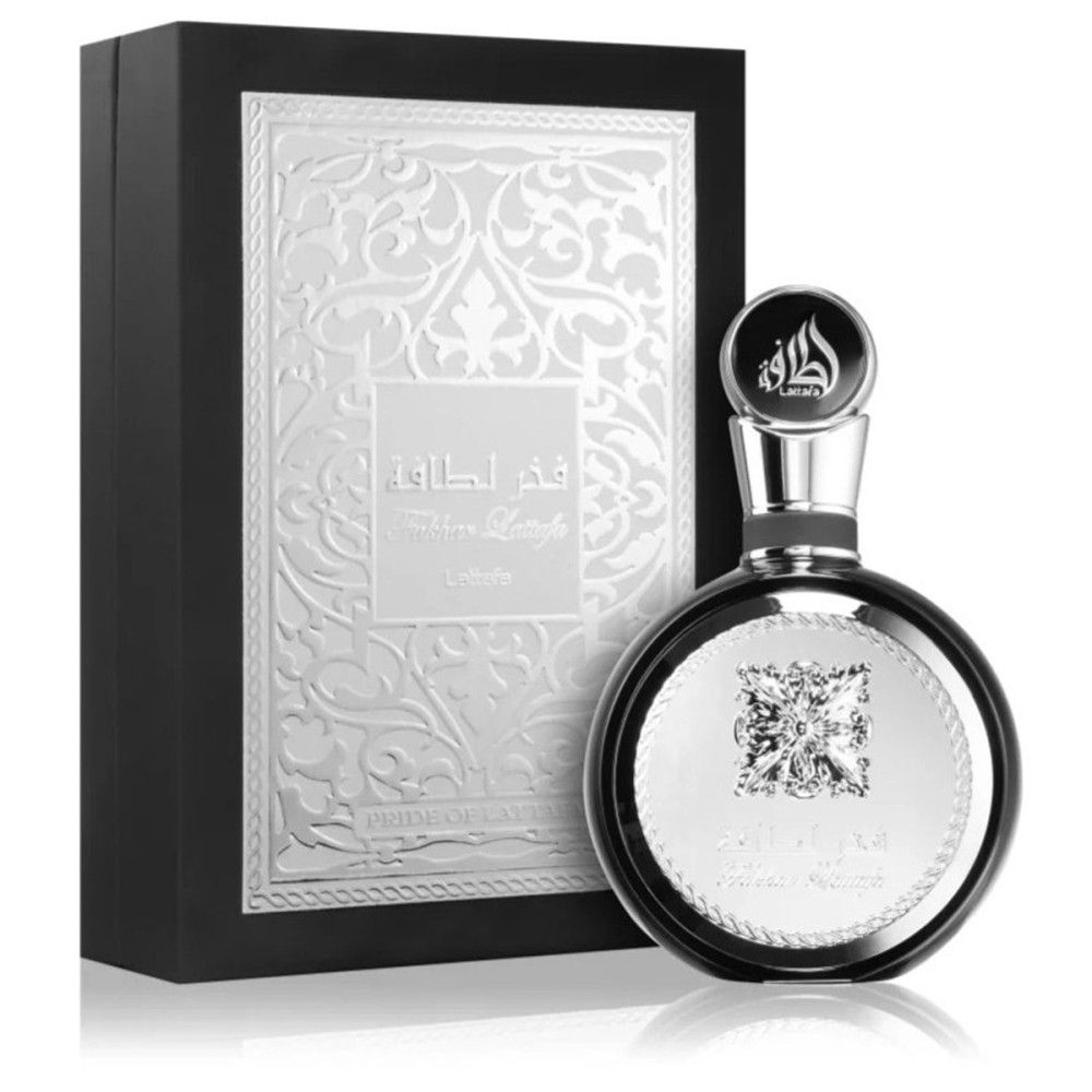 Schwarze Parfumflasche mit silberner Verzierung und Verpackung. Aufschrift in arabischer Schrift.