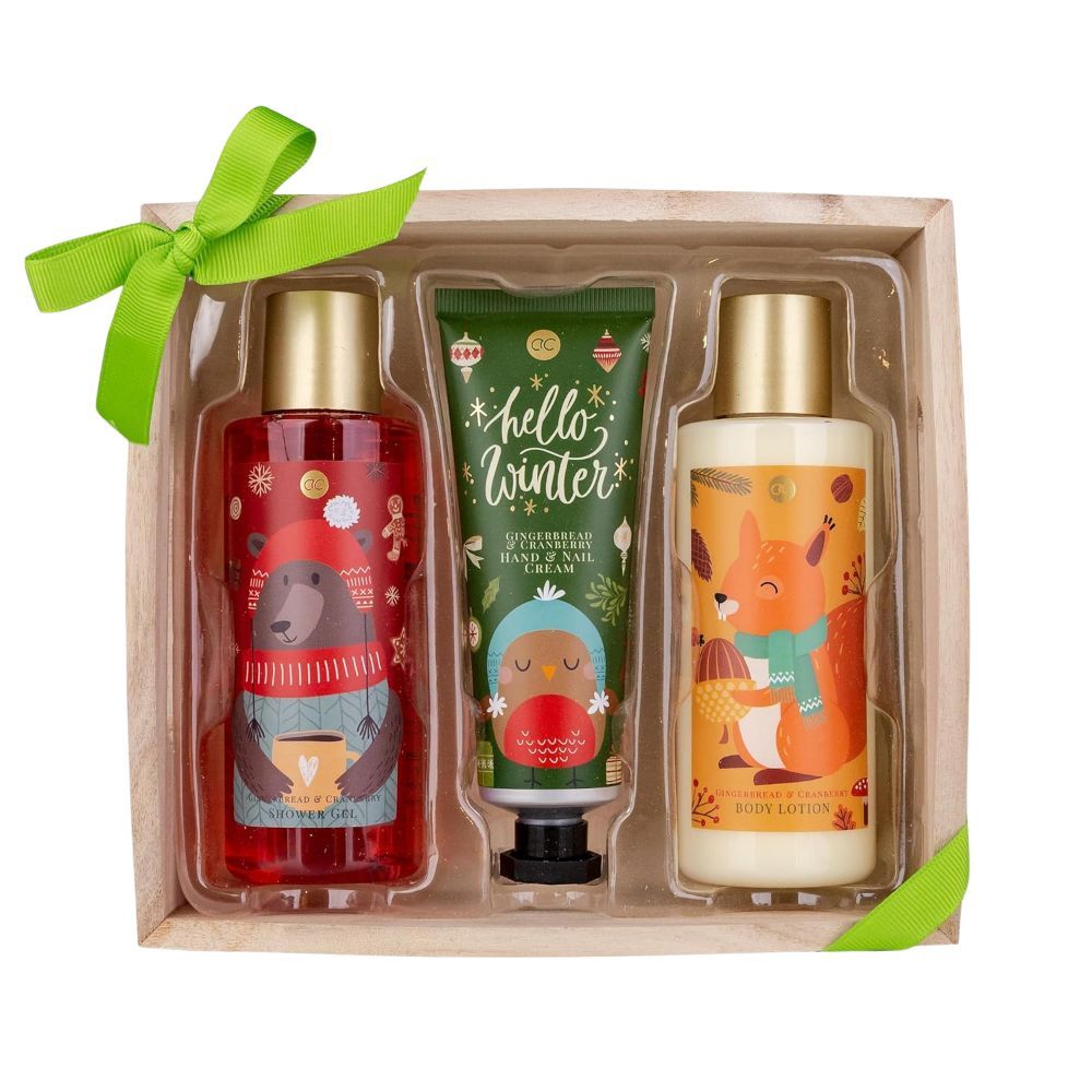 Geschenkset mit Duschgel, Bodylotion und Handcreme in Holzkiste. Winterliche Illustrationen mit Bär, Fuchs und Vogel. Grüne Schleife.