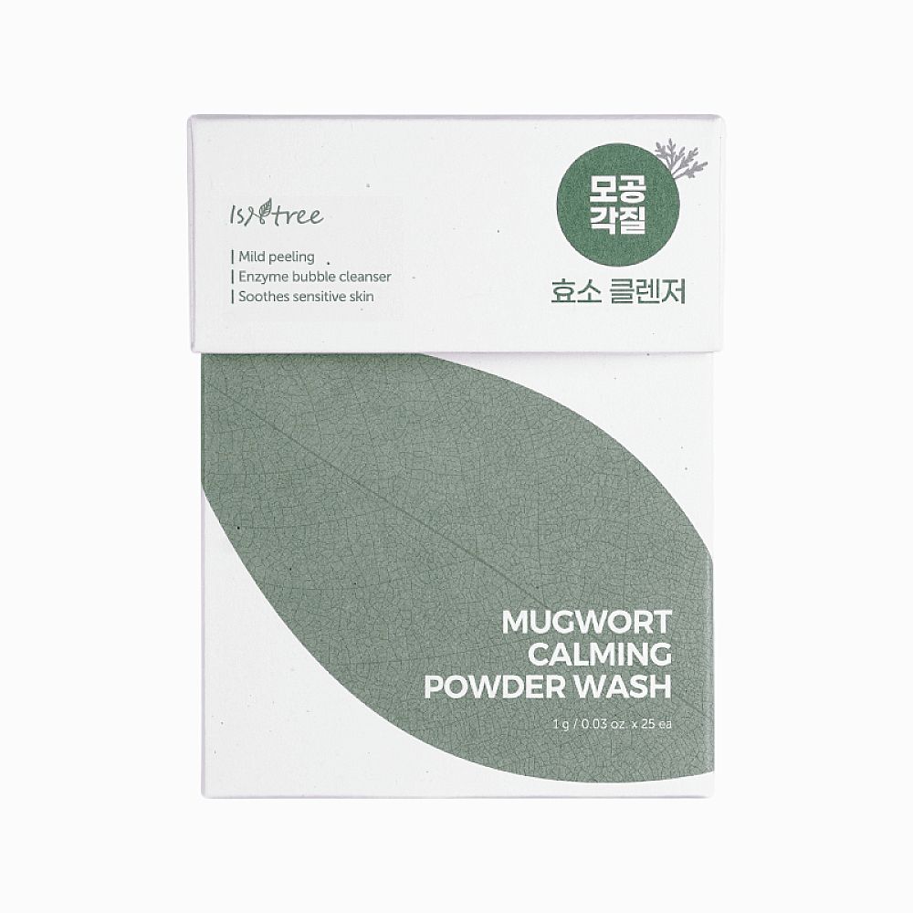 Weißer Karton mit grünem Blattmuster. Text: MUGWORT CALMING POWDER WASH. Marke: Isntree. Enthält koreanische Schriftzeichen.