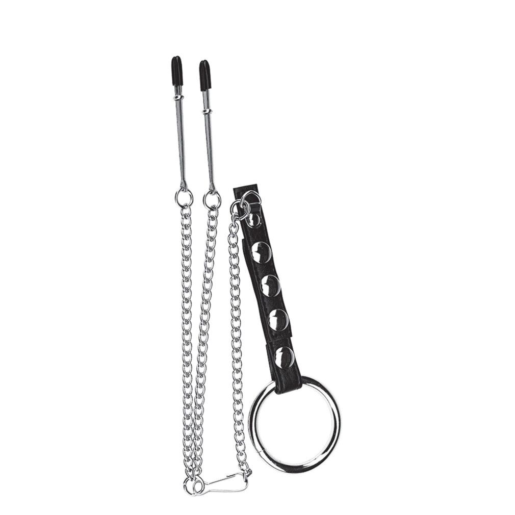 Nippelklemmen mit Ketten und einem Penisring aus schwarzem Leder.