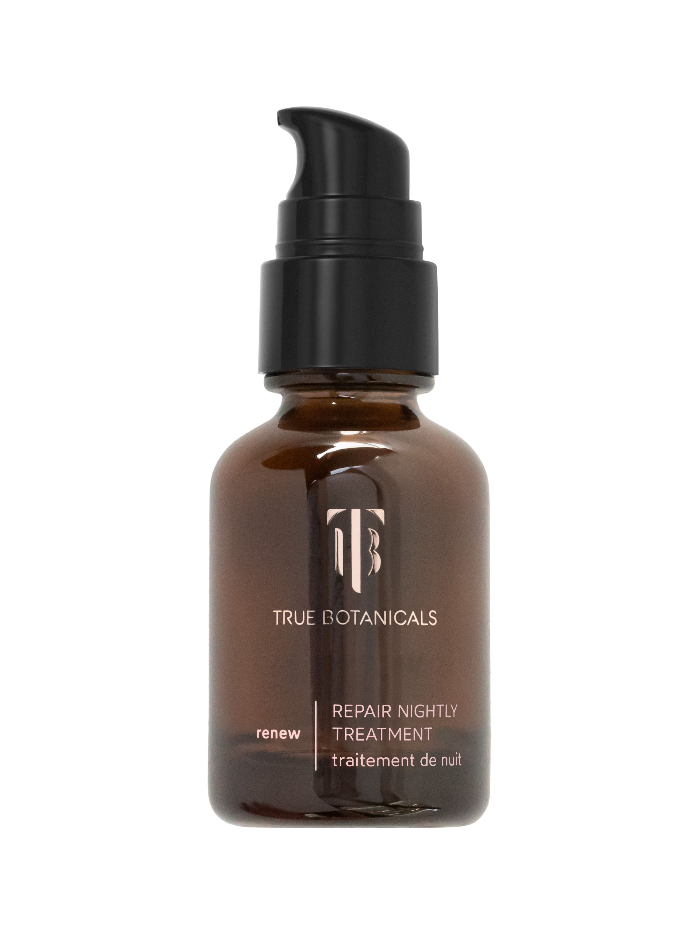 Braune Glasflasche mit schwarzem Pumpkopf. Aufschrift: TRUE BOTANICALS, REPAIR NIGHTLY TREATMENT. Etikett mit 'renew'.