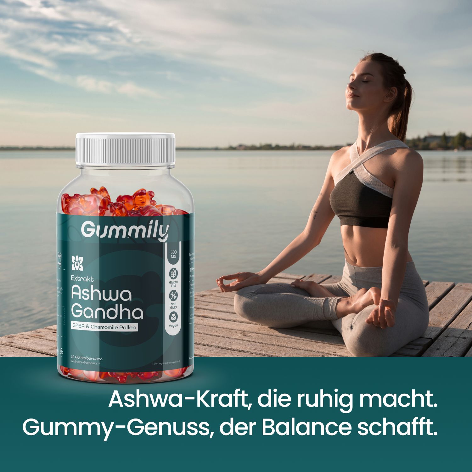 Gummily Ashwa Gandha Flasche neben Frau in Yoga-Pose am See. Text: Ashwa-Kraft, die ruhig macht. Gummy-Genuss, der Balance schafft.