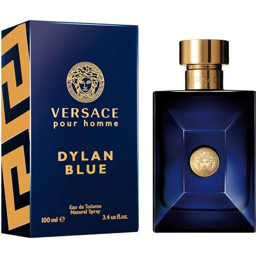 Blaues Parfümflakon und Schachtel. Goldfarbene Kappe. Aufschrift: Versace pour homme Dylan Blue. Medusa-Logo.