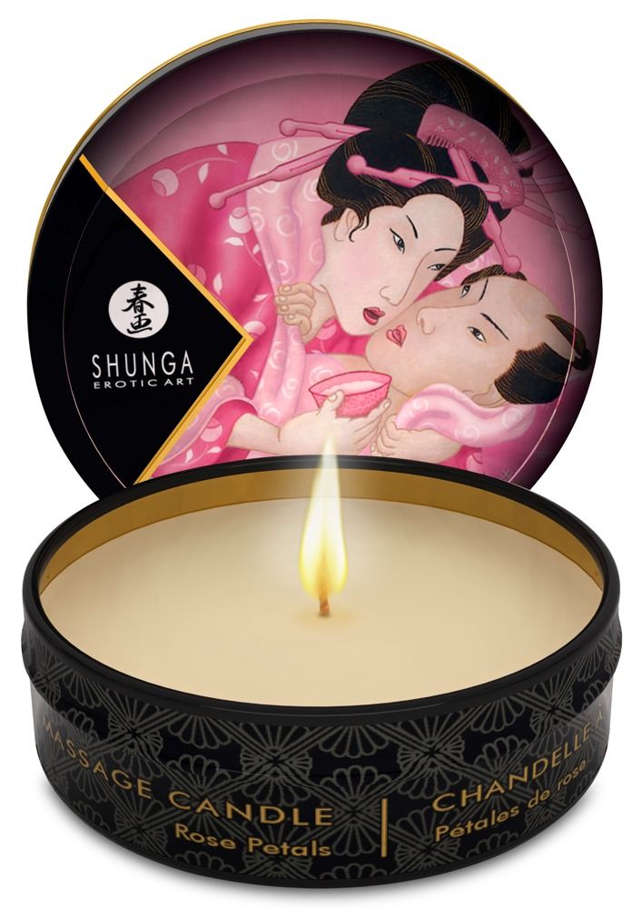 Runde, schwarze Kerze mit goldenem Rand. Deckel mit Illustration. Flamme brennt. Text: Massage Candle, Rose Petals.