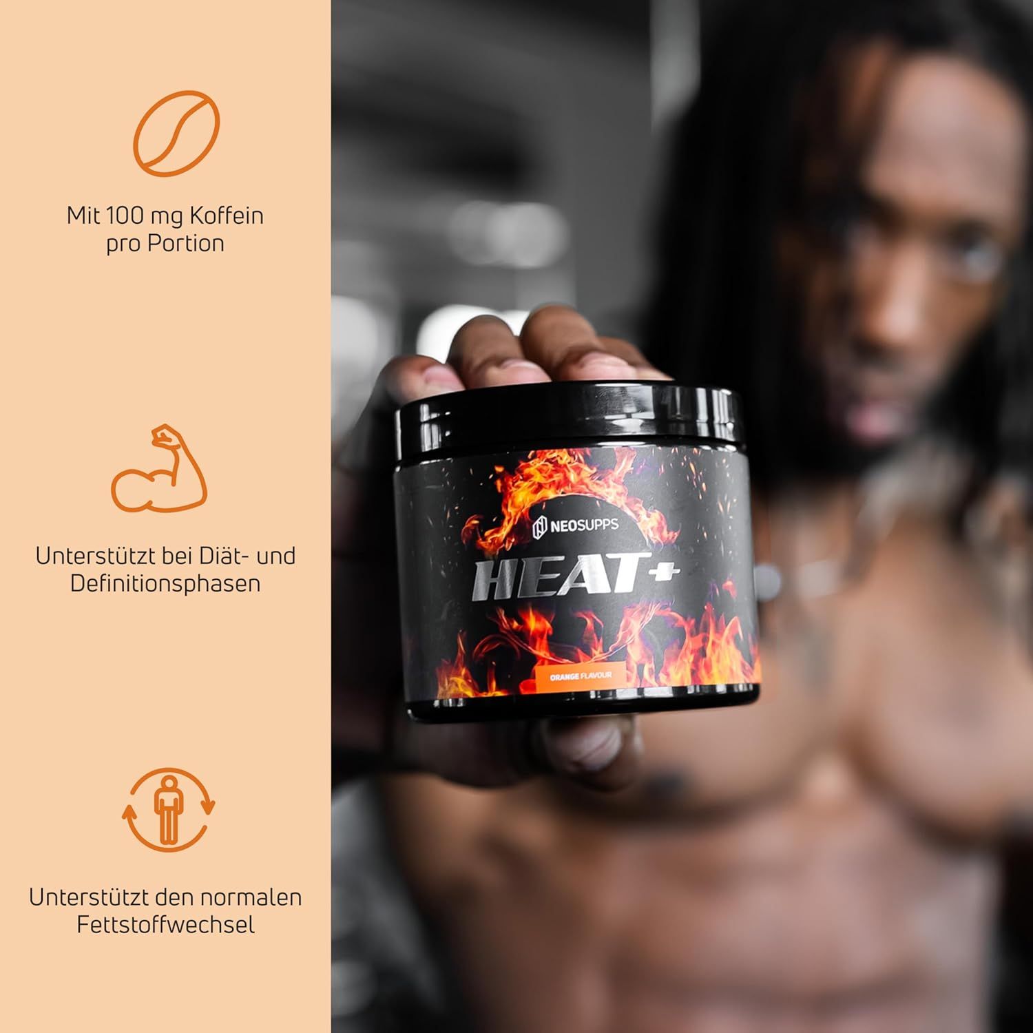 Schwarze Dose mit "HEAT+" und "NEOSUPPS"-Logo. Aufschrift "Mit 100 mg Koffein pro Portion". Mann hält Dose.