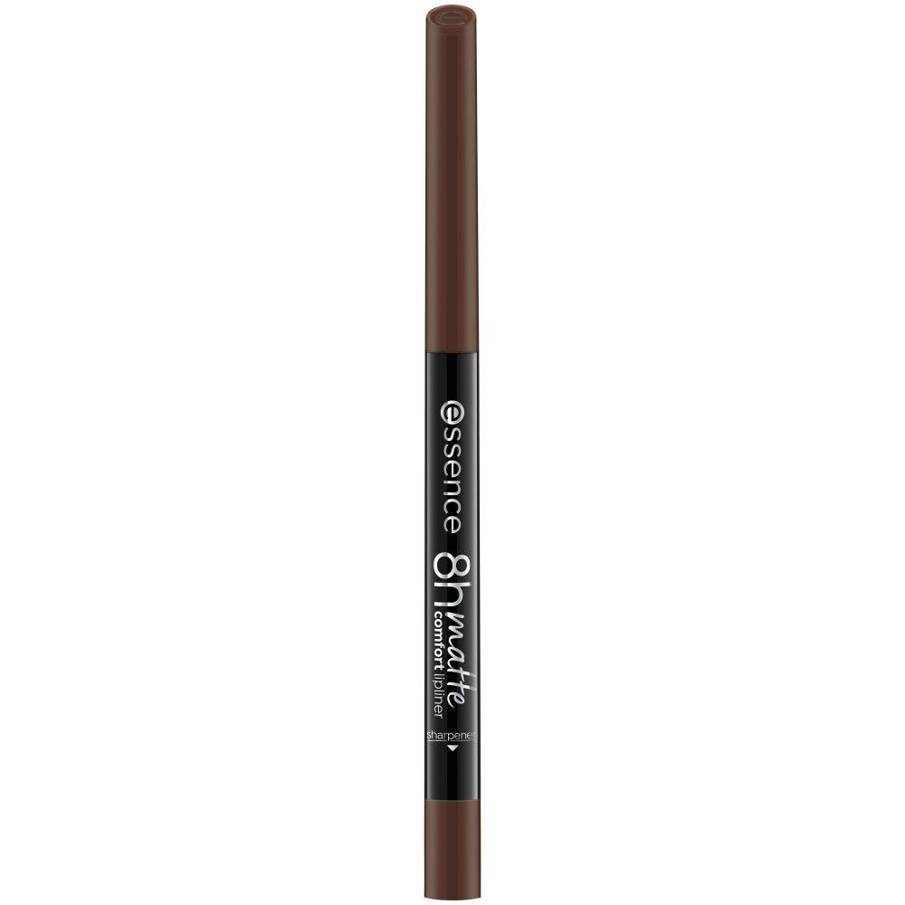Essence 8H Matte Comfort Lippenstiftstift. Brauner Stift mit schwarzem Schaft. Marke und Produktbezeichnung sind sichtbar.
