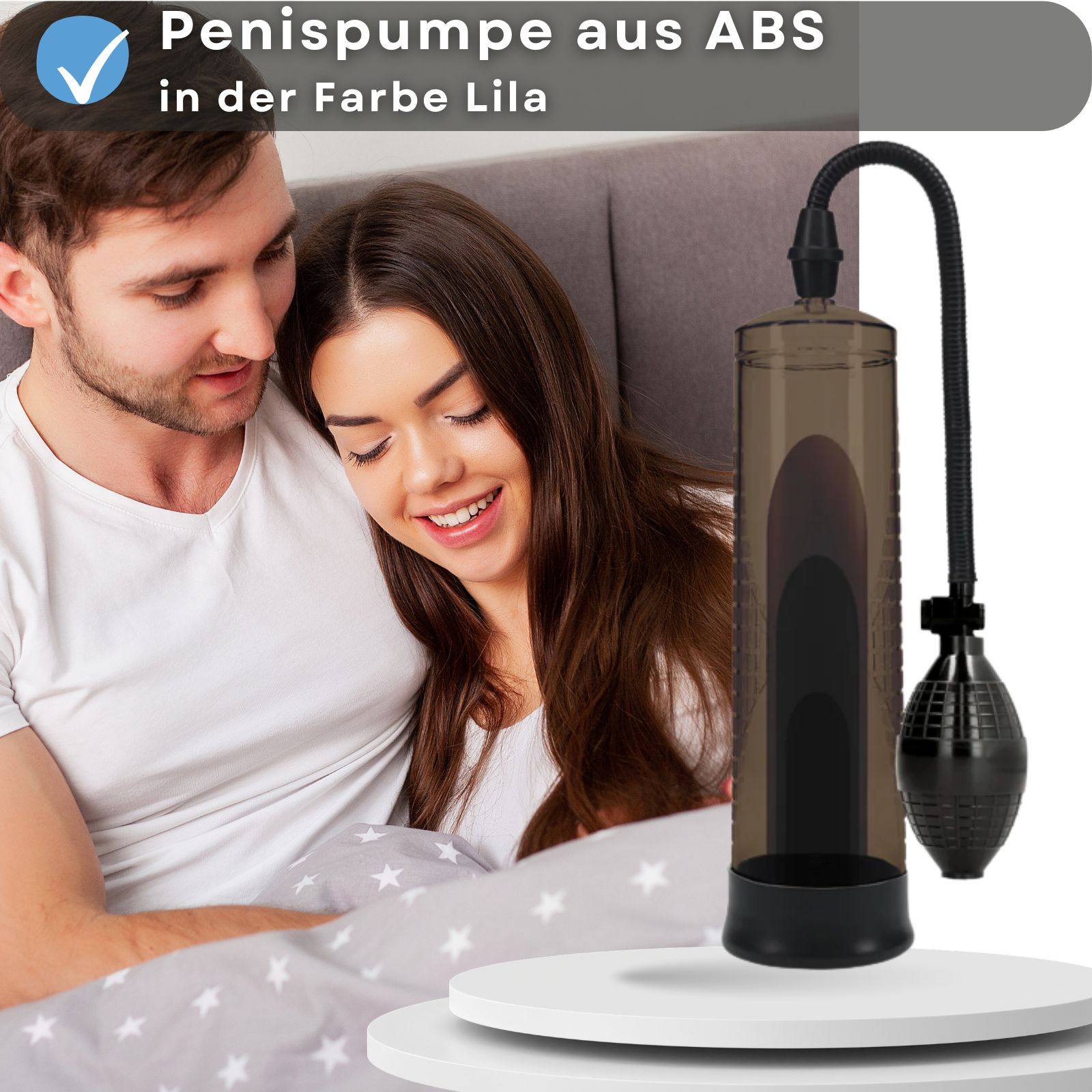 Penis Pumpe, lila. Pumpball. Paar im Bett. Text: Penis Pumpe aus ABS.