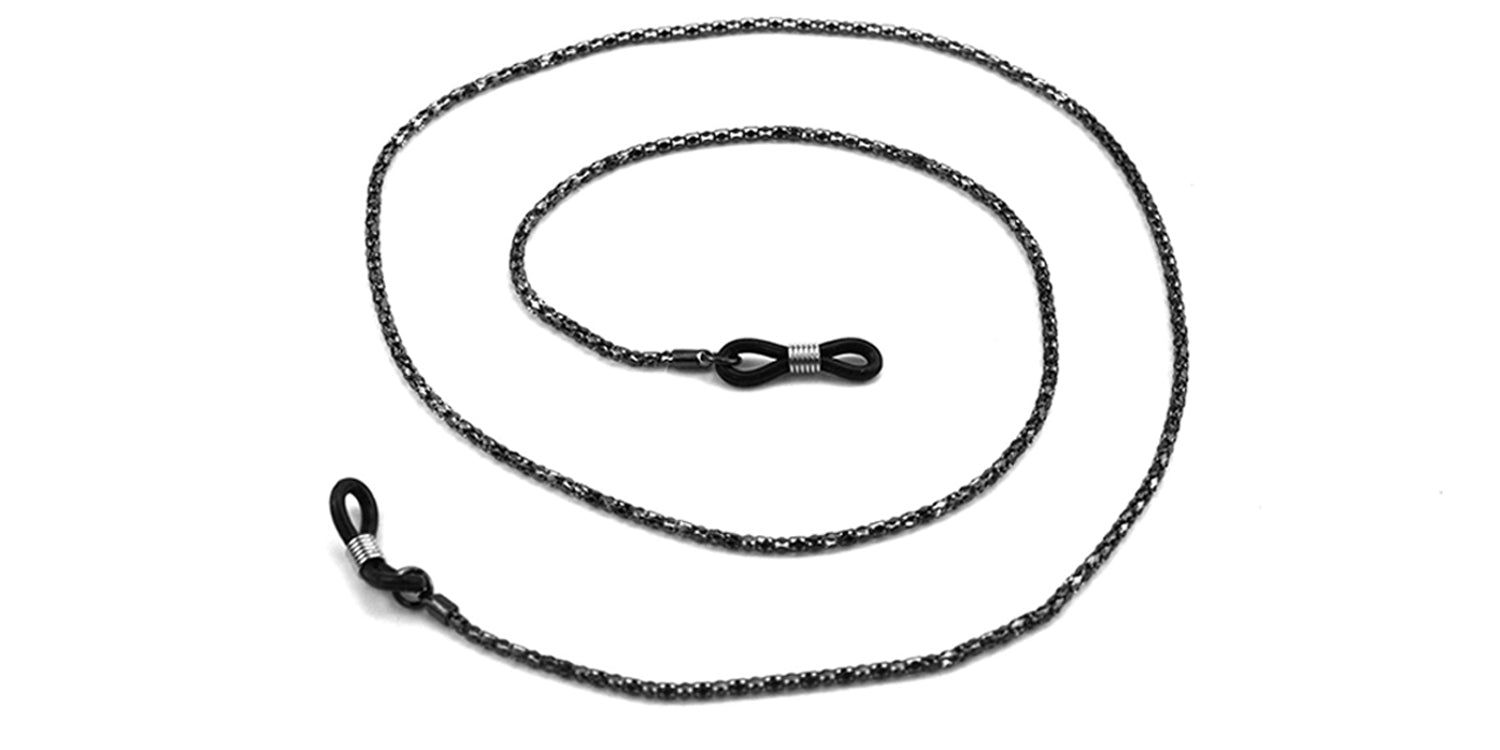 Brillenkette, schwarz-grau geflochten, mit Silikon-Schlaufen. Für Brillen. Auf weißem Hintergrund.