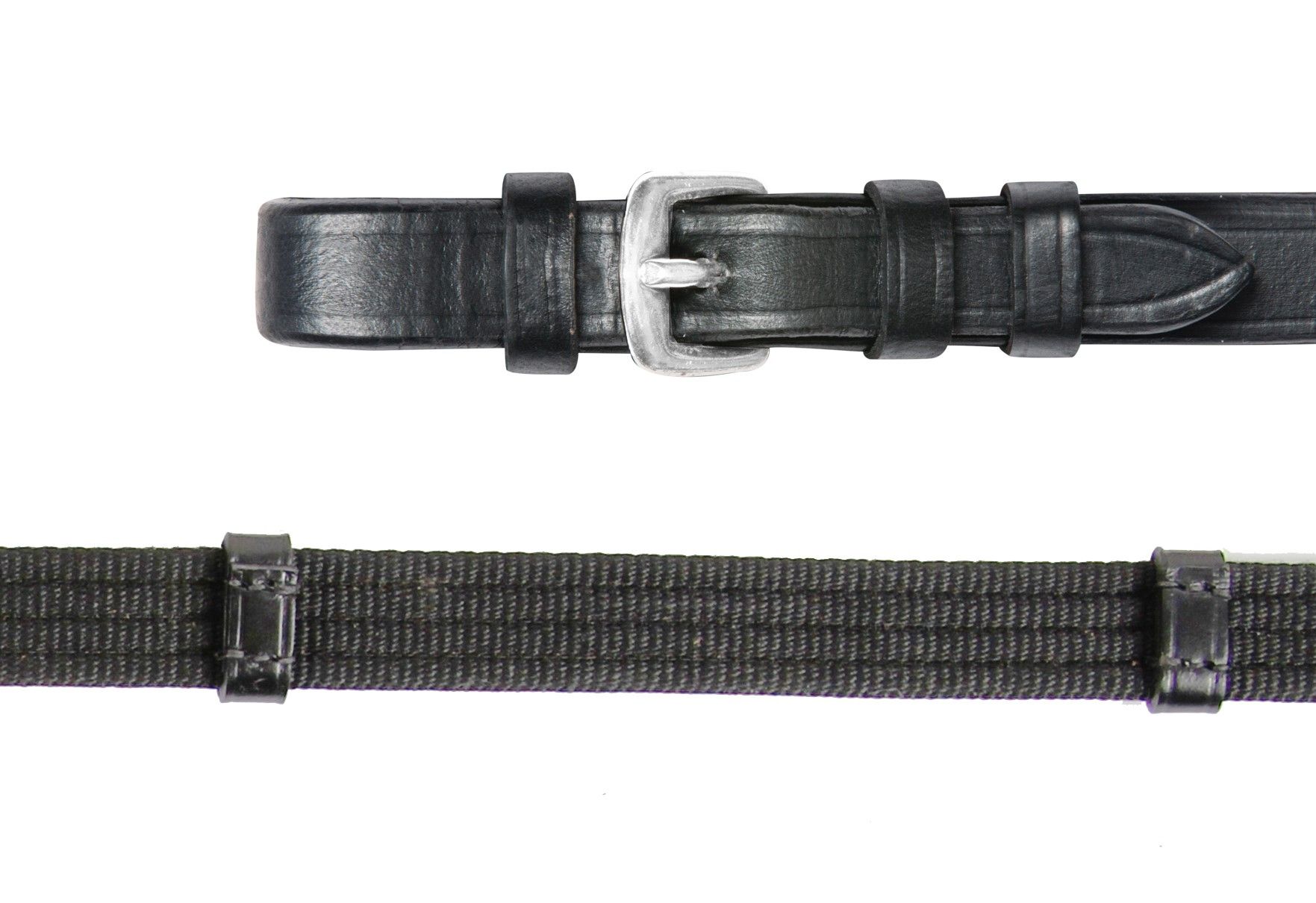 Schwarzer Gurtzügel mit Schnalle und Schlaufen. Oberer Teil aus Leder, unterer Teil aus Textil.