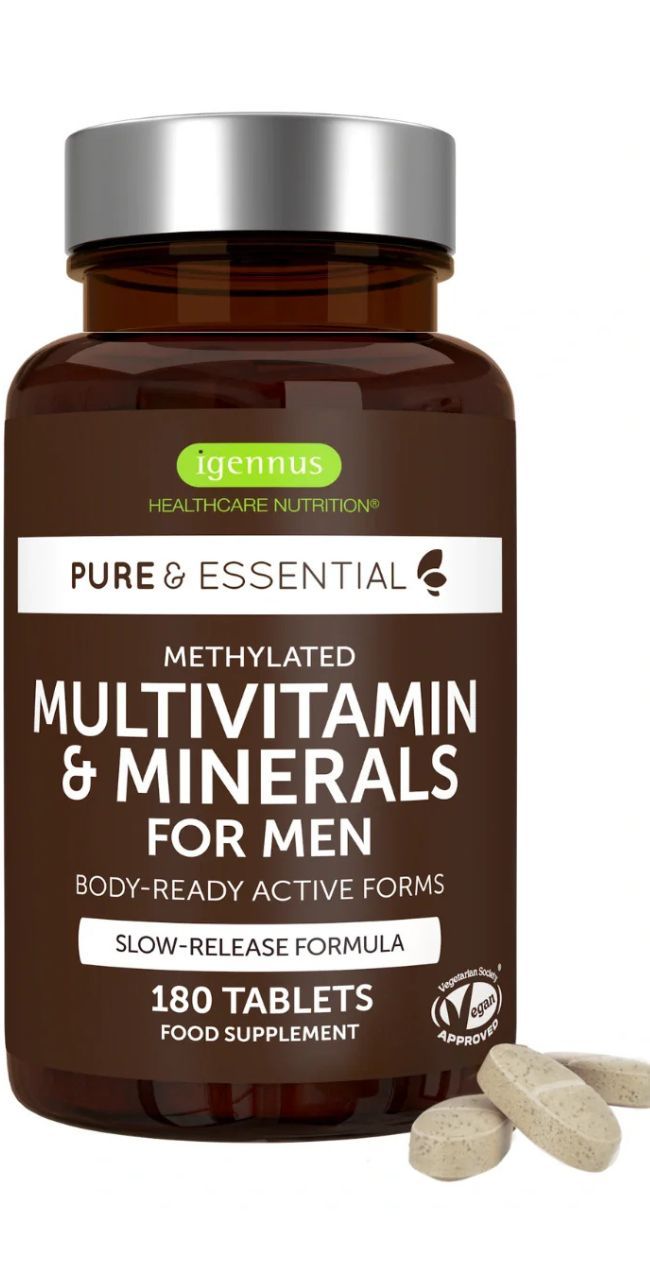 Braune Flasche mit Tabletten. Aufschrift: Methyliertes Multivitamin & Mineralien für Männer. 180 Tabletten. Tabletten daneben.