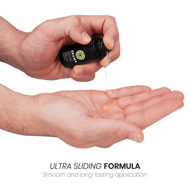 Hände halten eine Flasche und verteilen Flüssigkeit. Produktname: "BRUMA". Produktbezeichnung: "Vibrador liquido".