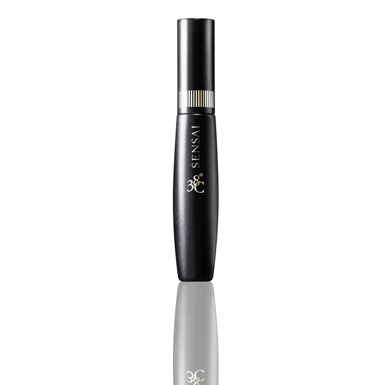 Schwarzer Mascarabehälter mit goldfarbenem Schriftzug "SENSAI 38°C".