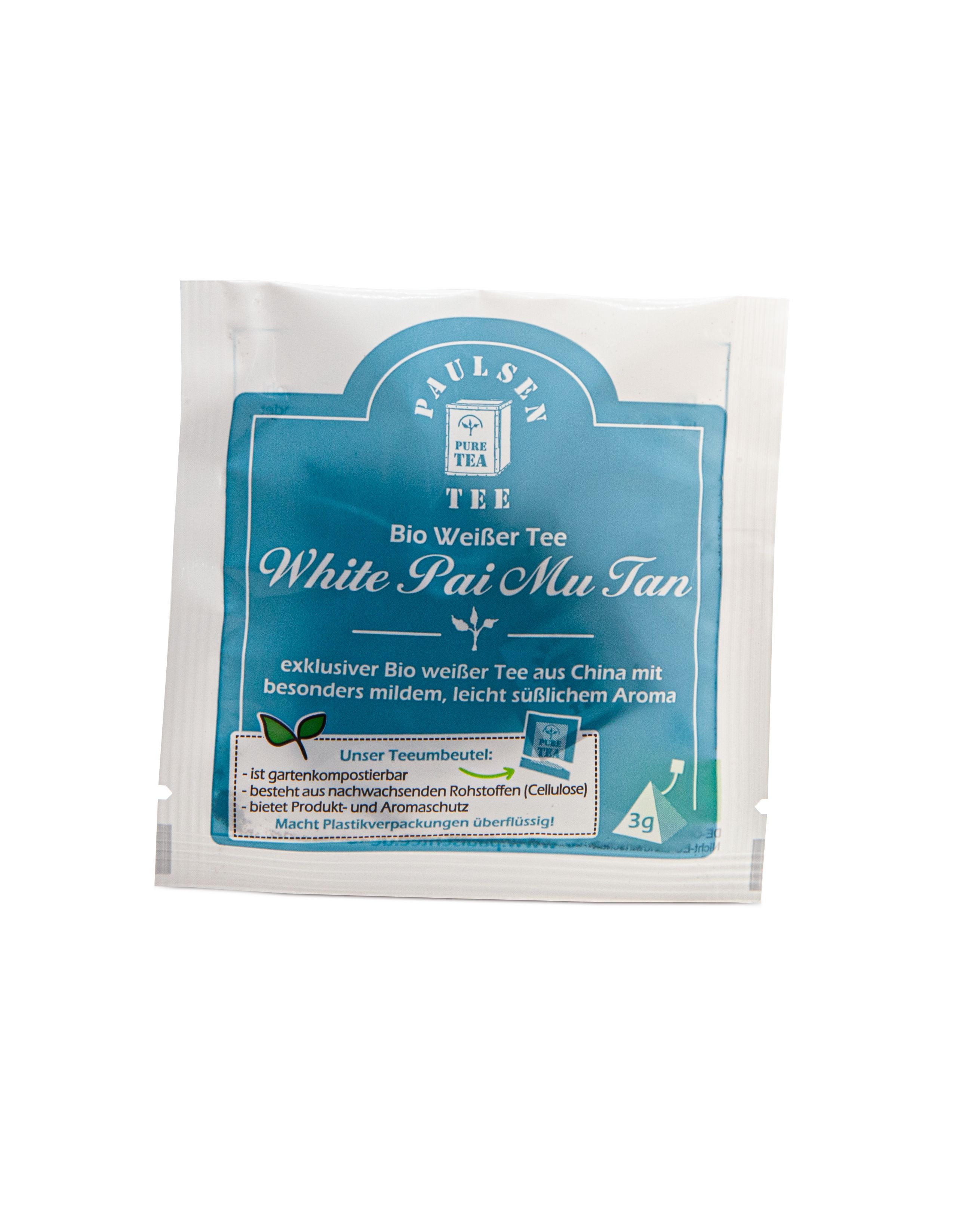 Weißer Teebeutel mit blauem Etikett. Aufschrift: Bio Weißer Tee White Pai Mu Tan. 3g. Einzelverpackt.