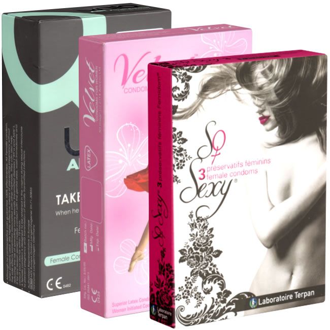 Drei Schachteln Kondome. Eine graue Schachtel mit Text, eine rosa Schachtel mit „Velvet“ und eine rote Schachtel mit „Sexy“ und einer Frau.