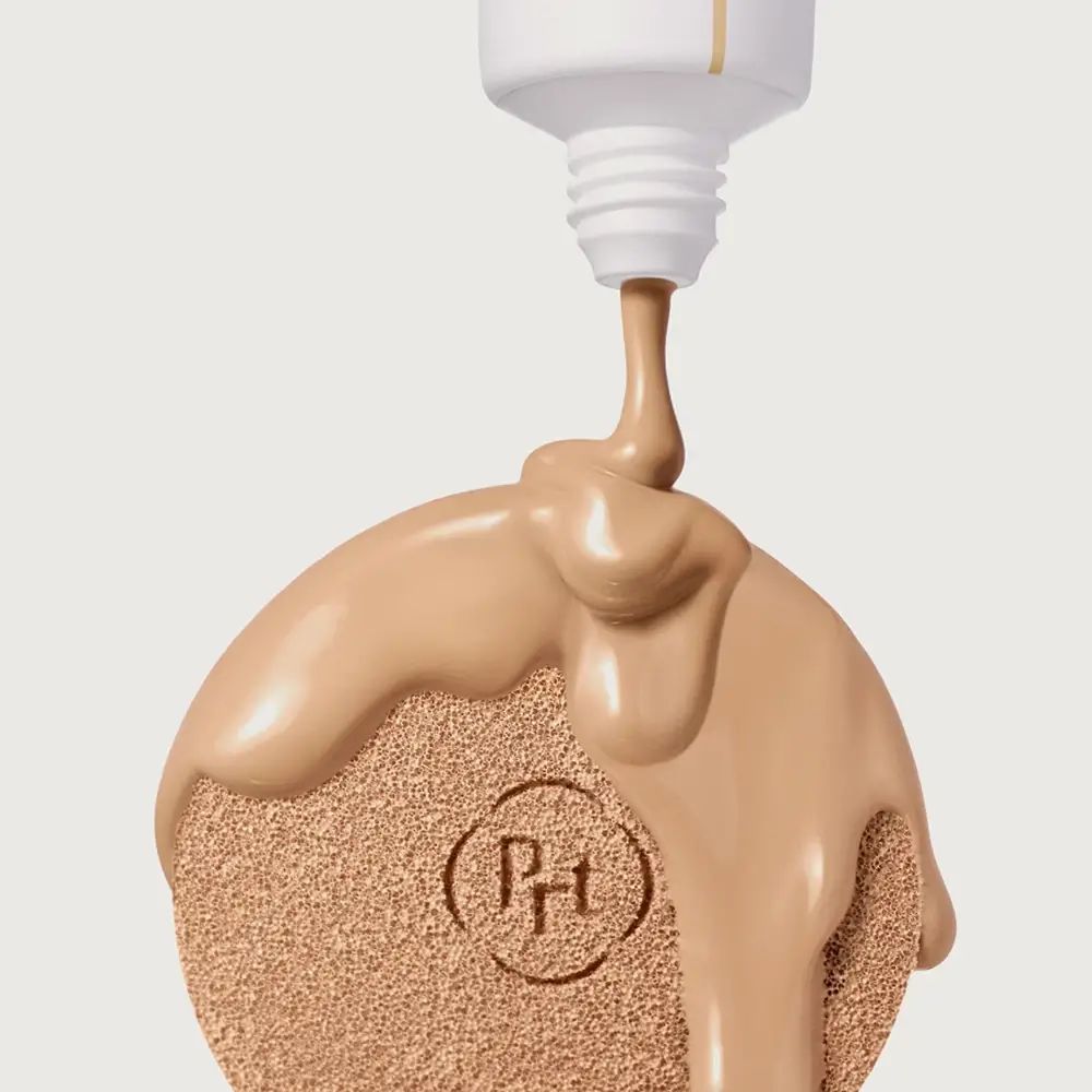 Produkt wird auf ein getöntes Kissen gegossen. Auf dem Kissen ist ein Logo zu sehen.