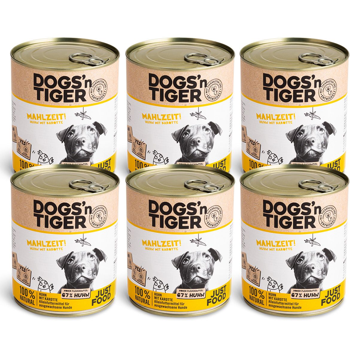 Sechs Dosen Hundefutter. Aufschrift: DOGS'n TIGER, Mahlzeit!, Huhn mit Karotte. 100% Natural. Abbildung eines Hundes.