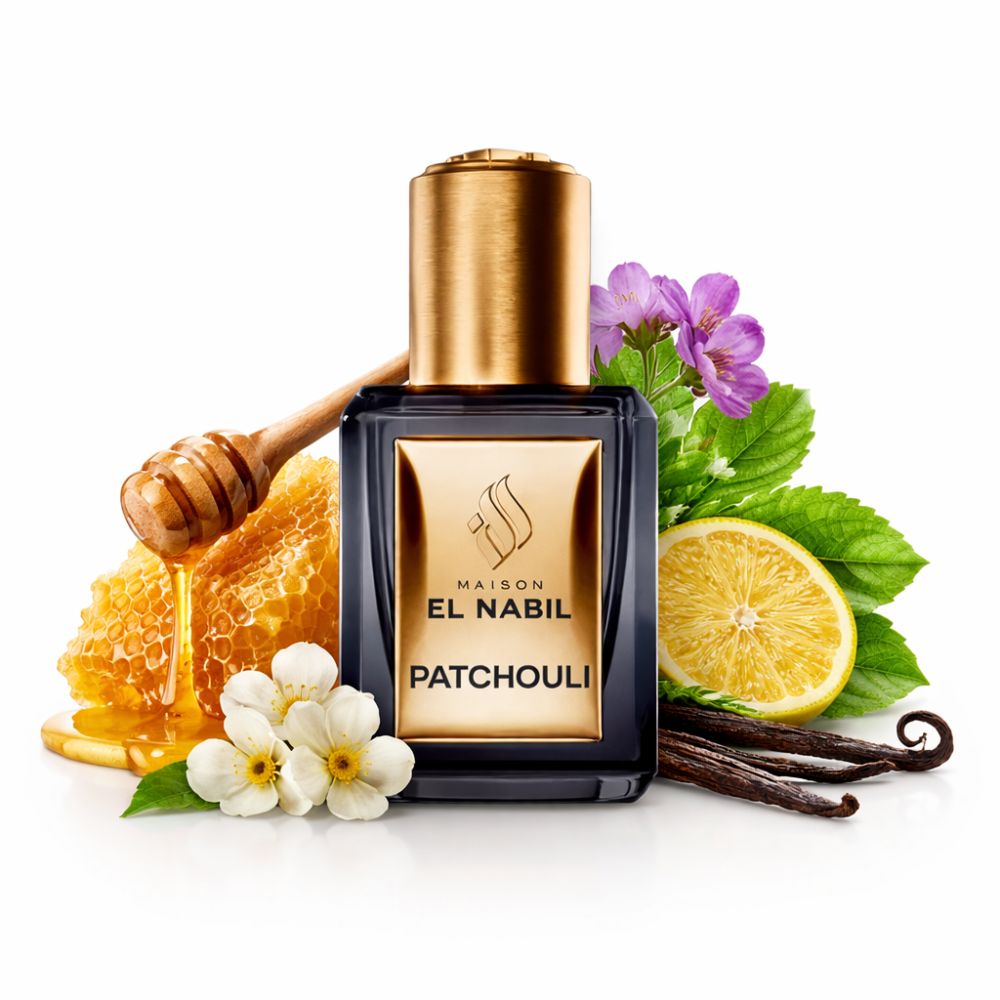 Dunkle Glasflasche mit goldfarbenem Verschluss und Etikett. Aufschrift: EL NABIL PATCHOULI. Umgeben von Honigwabe, Blüten und Gewürzen.