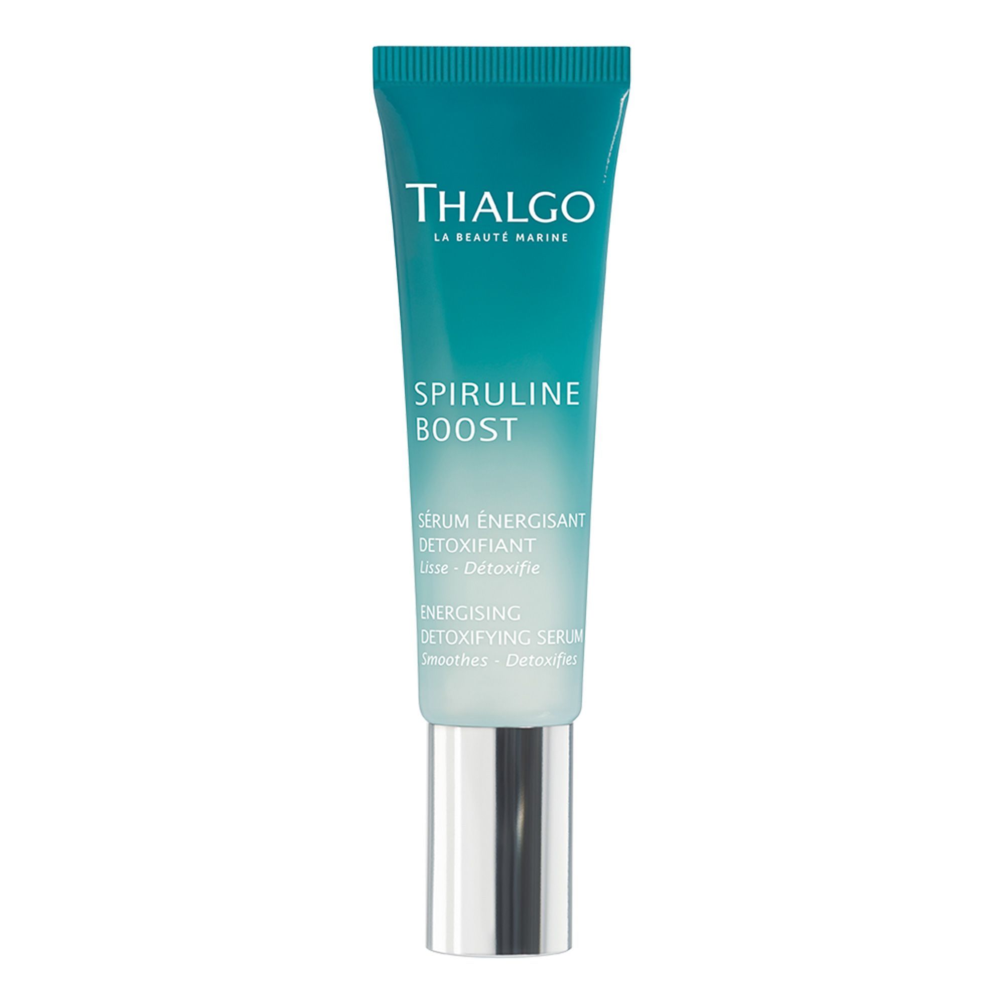 Türkisgrüne Tube mit silberner Kappe. Aufschrift: THALGO, SPIRULINE BOOST, Sérum énergisant détoxifiant, Energising Detoxifying Serum.