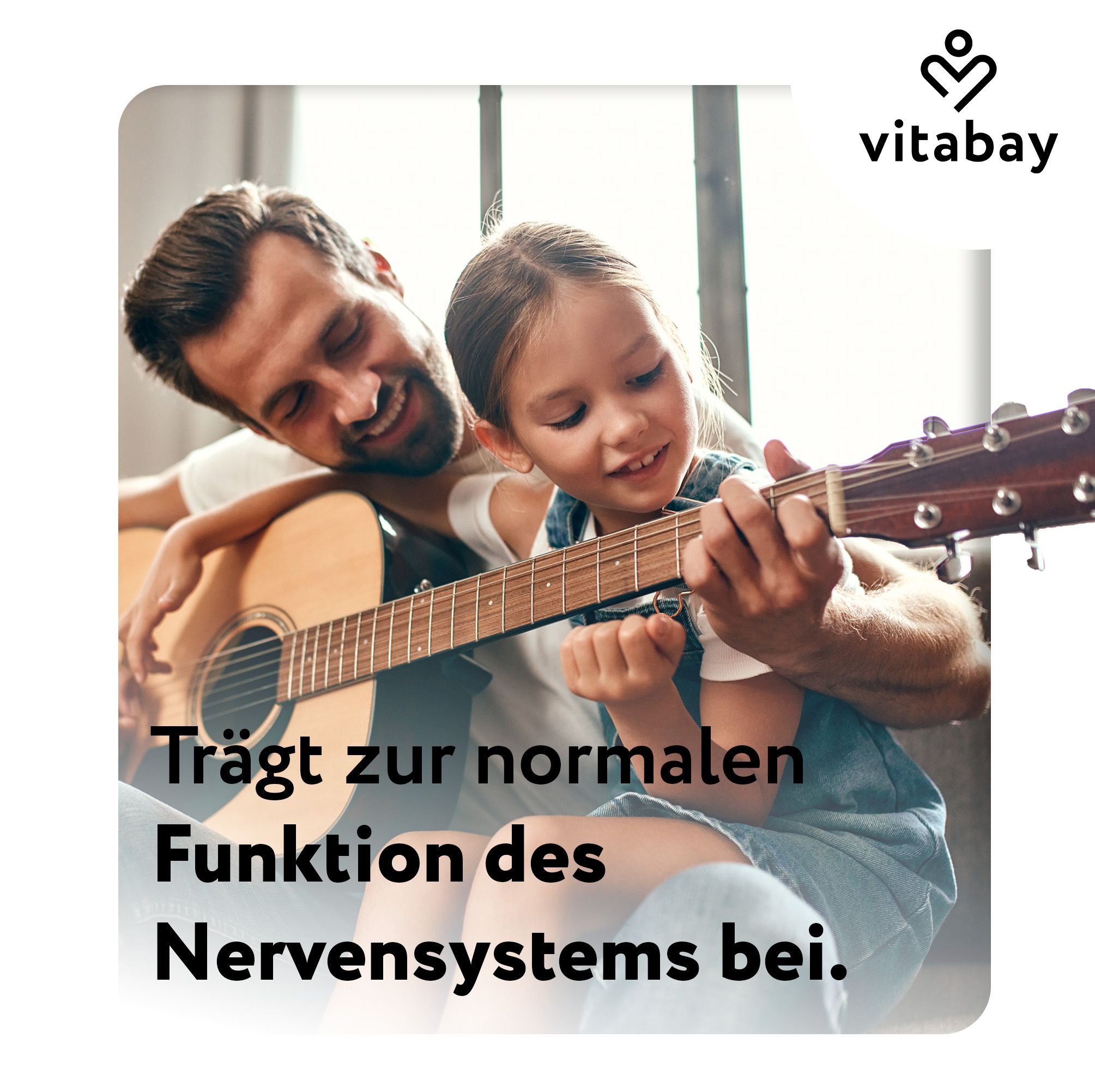 Vater und Tochter spielen Gitarre. Vitabay Logo. Text: Trägt zur normalen Funktion des Nervensystems bei.