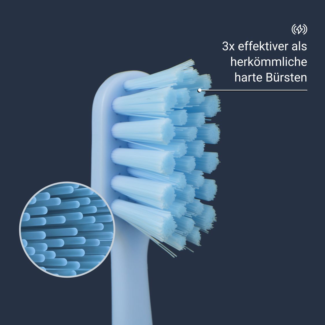 Nahaufnahme eines blauen Bürstenkopfes mit blauen Borsten. Vergrößerte Ansicht der Borsten.