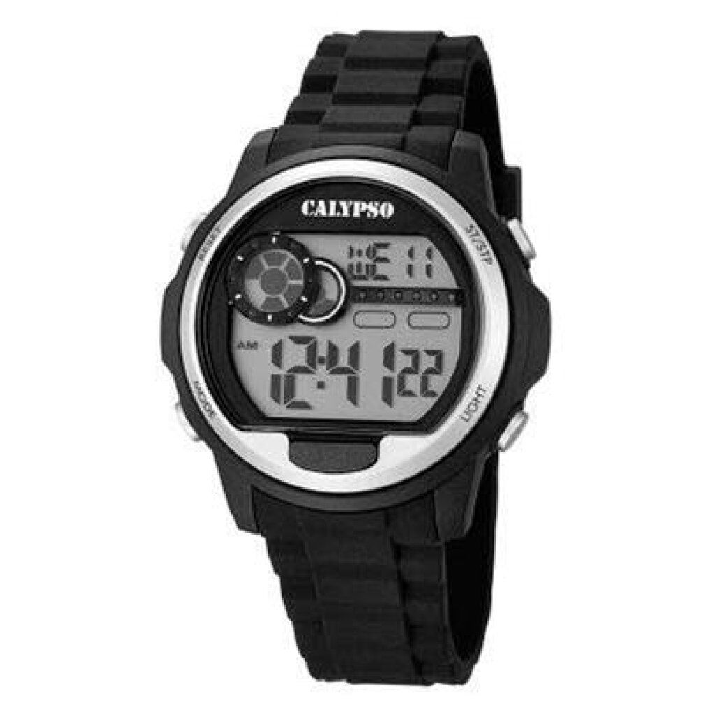 Schwarze Calypso-Uhr. Digitales Display mit Datum und Uhrzeit. Schwarzes Armband. Silberfarbene Lünette.