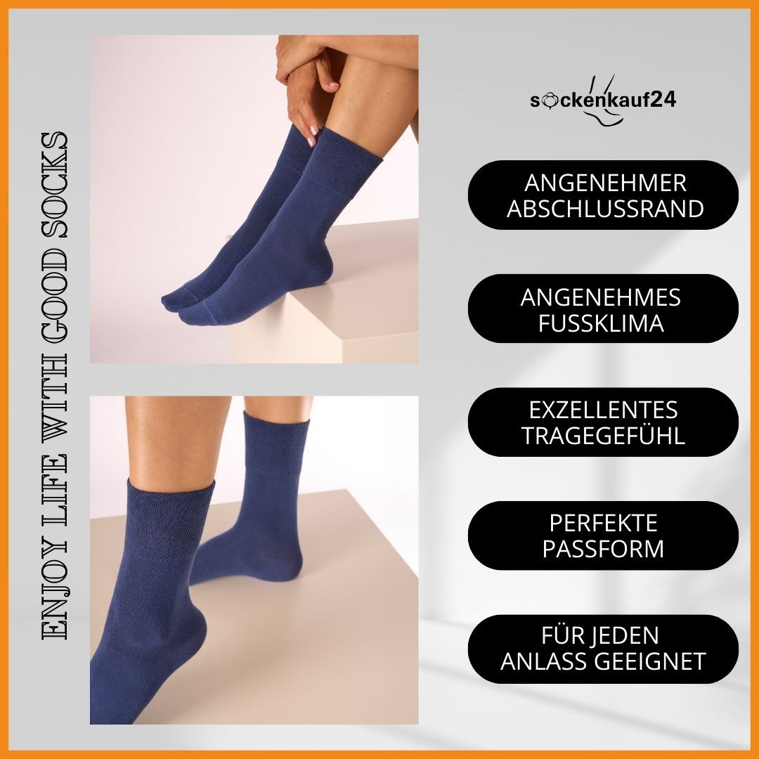 Blaue Socken an Füßen. Text: Angenehmer Abschlussrand, Angenehmes Fußklima, Exzellentes Tragegefühl, Perfekte Passform, Für jeden Anlass geeignet.