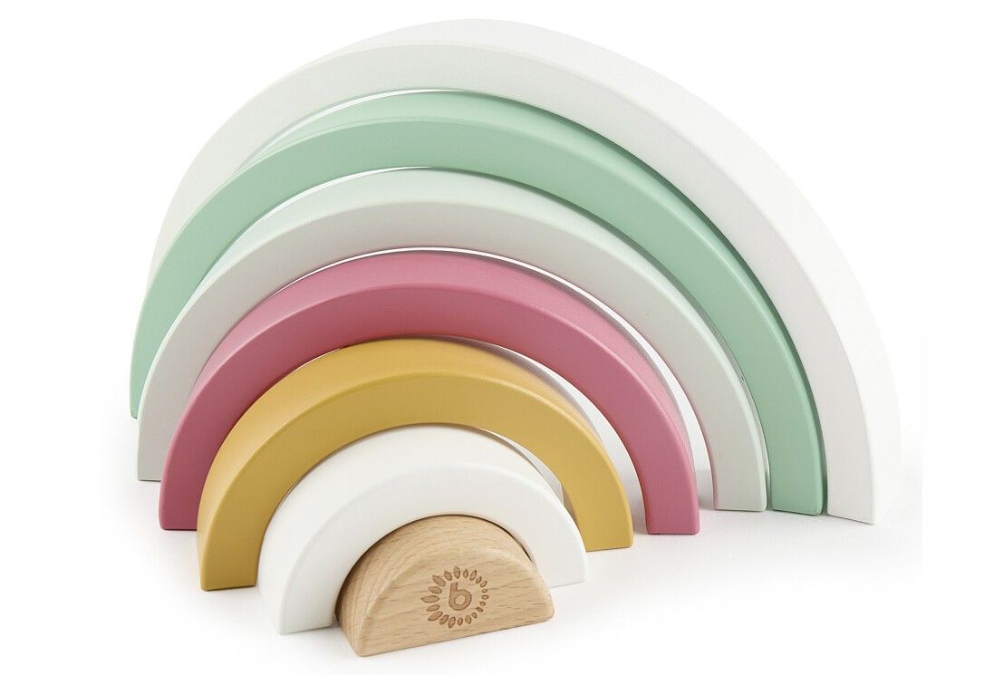 Mehrfarbiger Holz-Regenbogen mit sieben Bögen. Der unterste Bogen ist aus Holz mit einem Sonnenlogo.