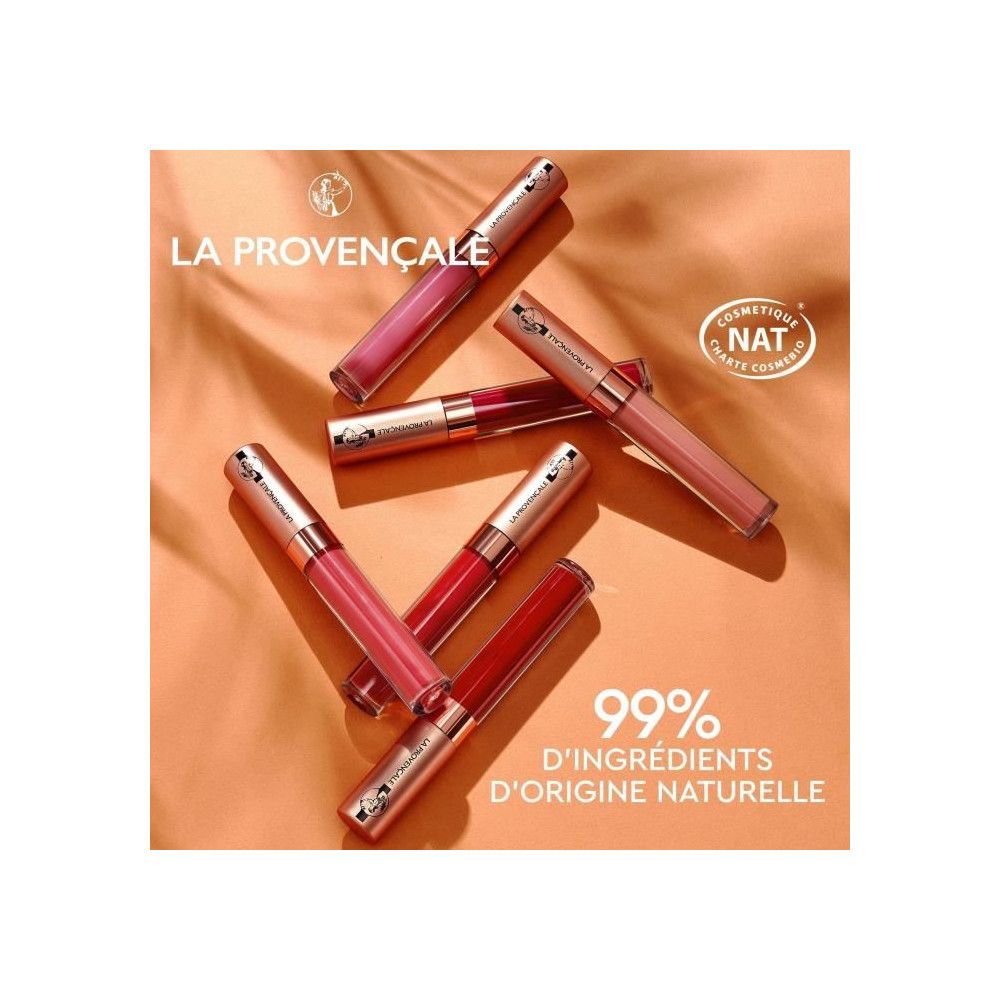 Mehrere Lippenstifte, teilweise geöffnet, in verschiedenen Rottönen. Aufschrift: La Provençale. Zertifizierung NAT. 99% natürliche Inhaltsstoffe.