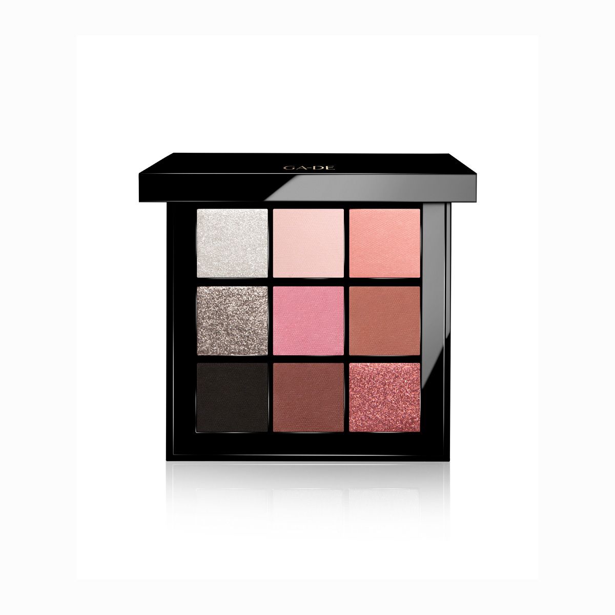 Ga-De Velveteen Lidschatten-Palette. Schwarzer quadratischer Behälter mit neun Farbtönen in verschiedenen Rosa-, Braun- und Glitzertönen.