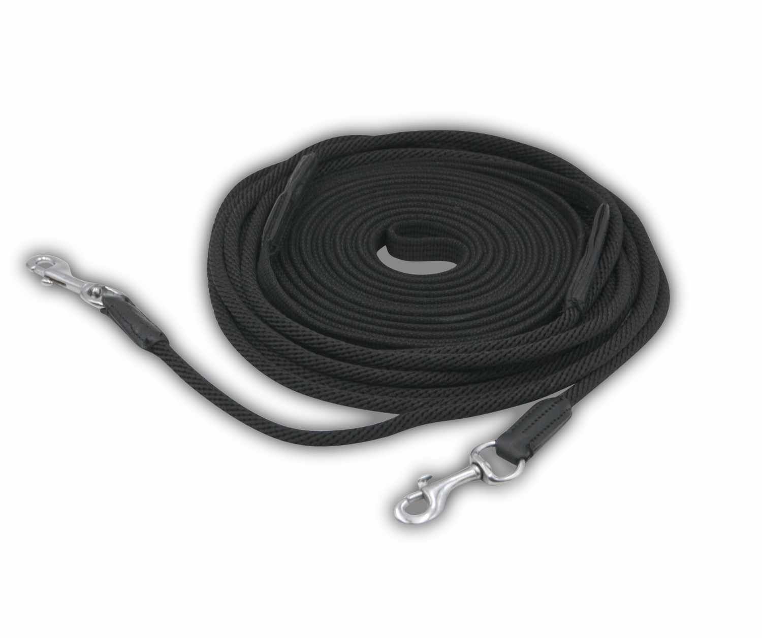 Schwarze Doppellonge, aufgerollt. An beiden Enden Karabinerhaken.