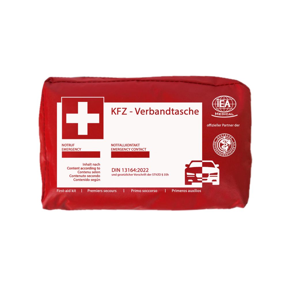 Rote KFZ-Verbandtasche mit weißem Kreuz, Text und Logo. DIN 13164:2022. IEA Medical.