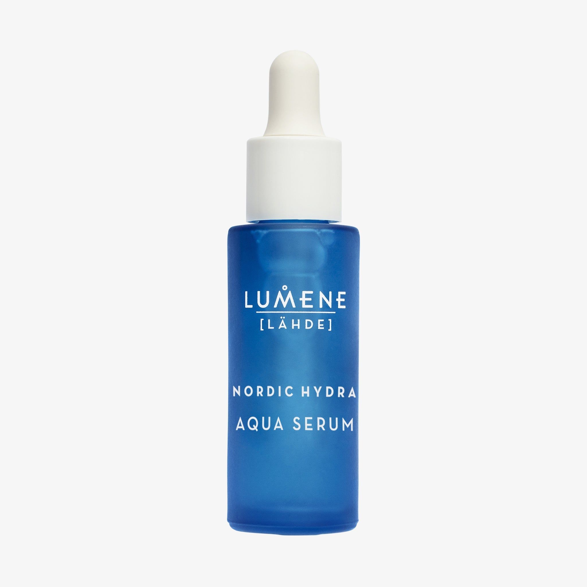 Blaue Flasche mit weißem Deckel und Pipette. Aufschrift: Lumene [LAHDE] Nordic Hydra Aqua Serum.