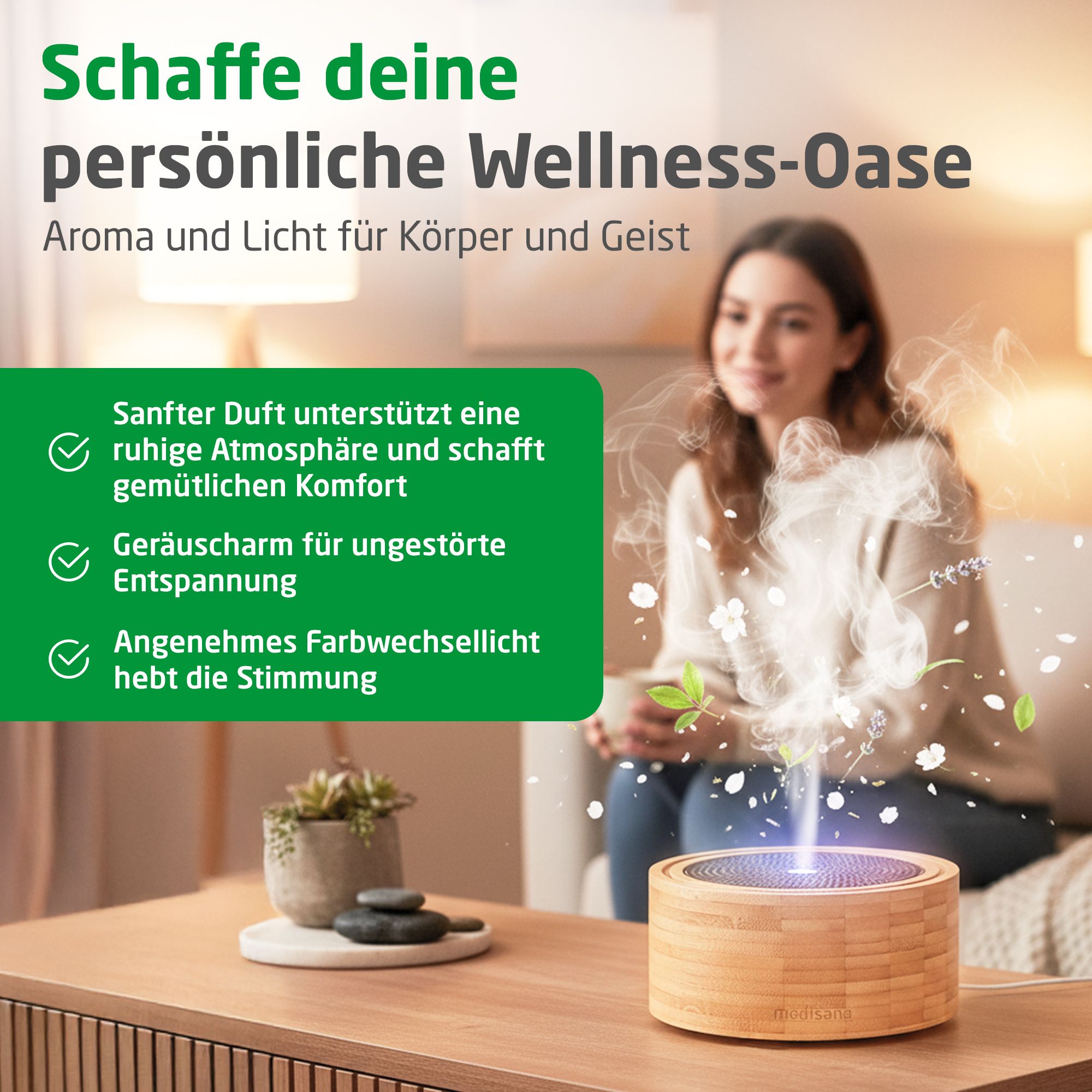Aroma-Diffusor aus Bambus mit blauem Licht und Dampf auf einem Nachttisch, daneben eine Frau.