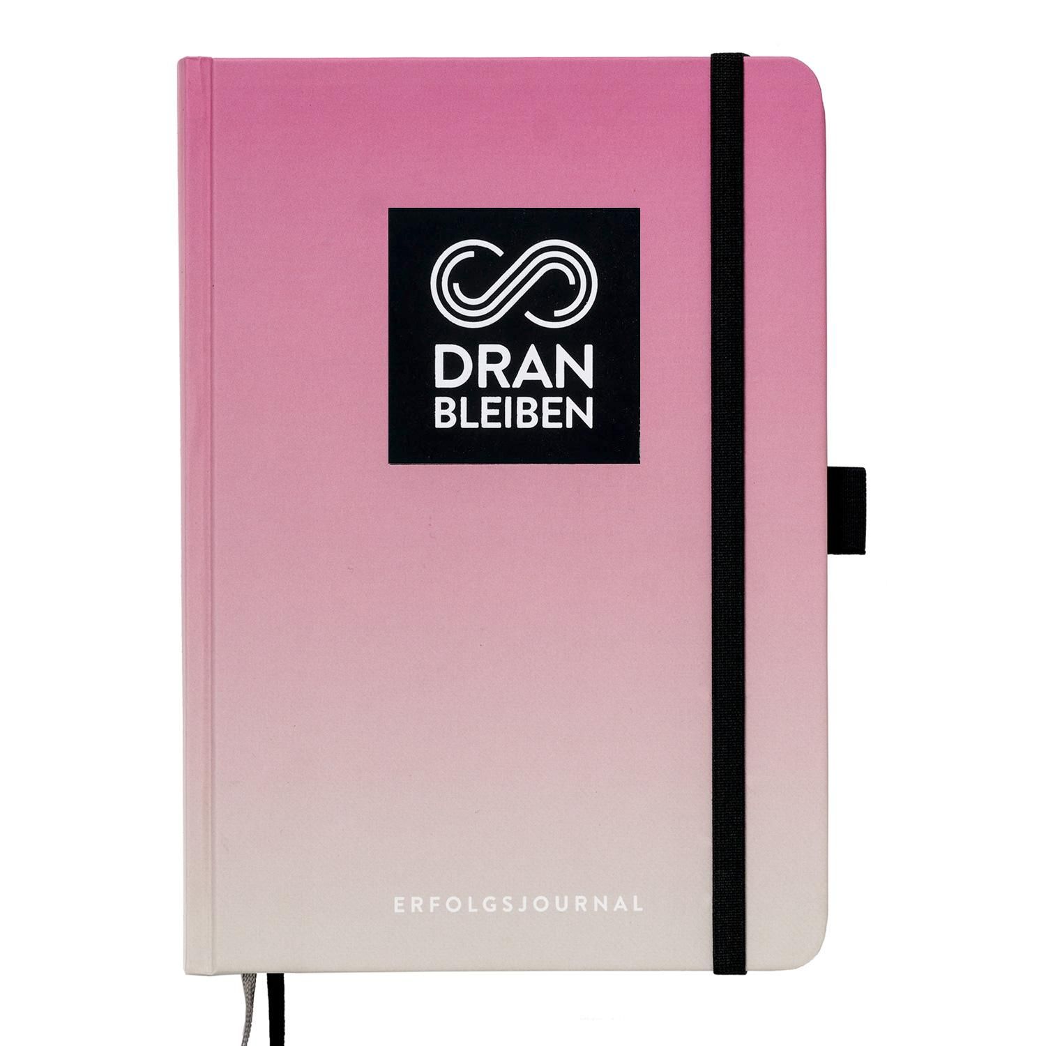 Journal DRAN BLEIBEN, Beachy Rosé. Rosa Farbverlauf, schwarzes Gummiband, Logo. Erfolgsjournal Schriftzug.