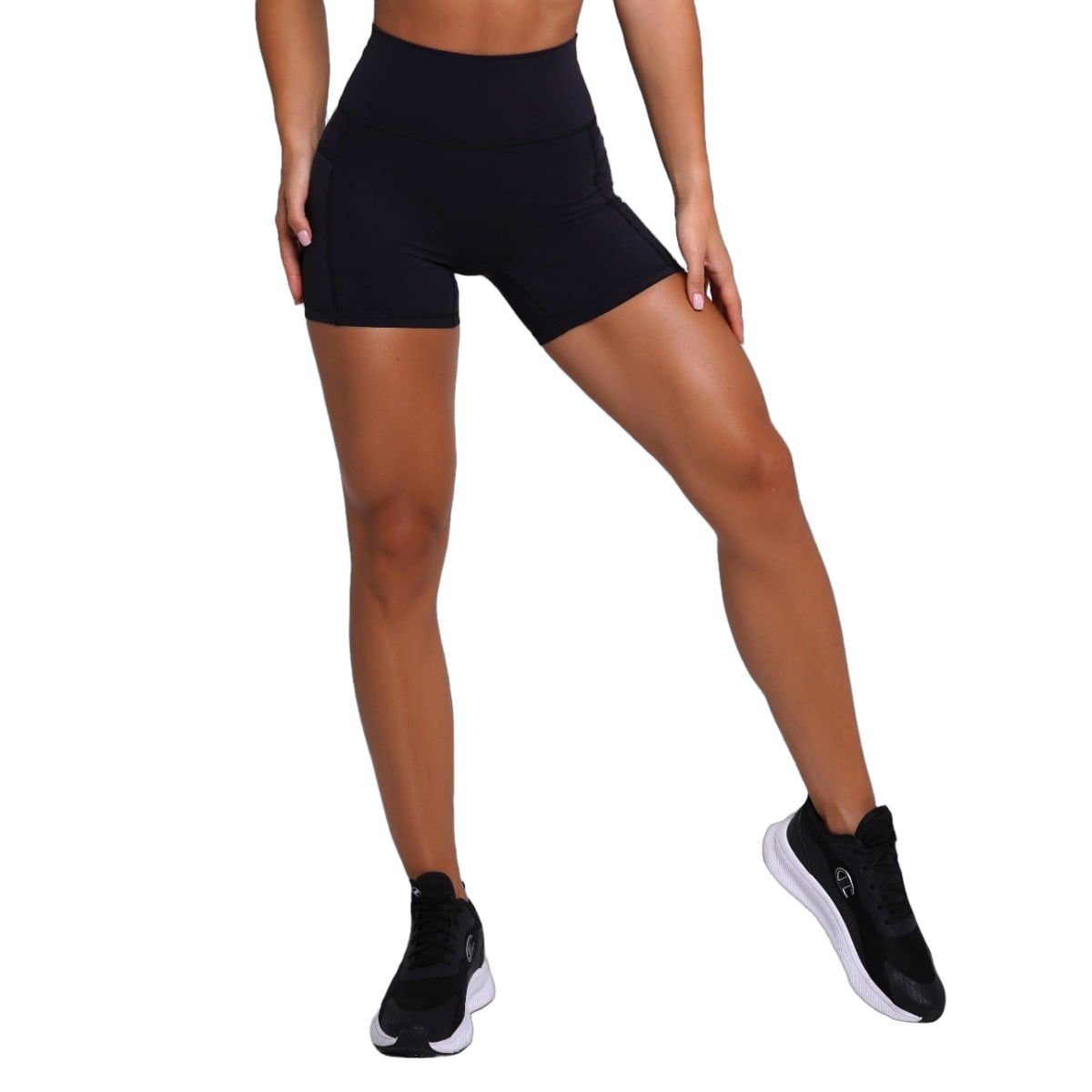 Schwarze Damen-Shorts mit hohem Bund und elastischem Material.
