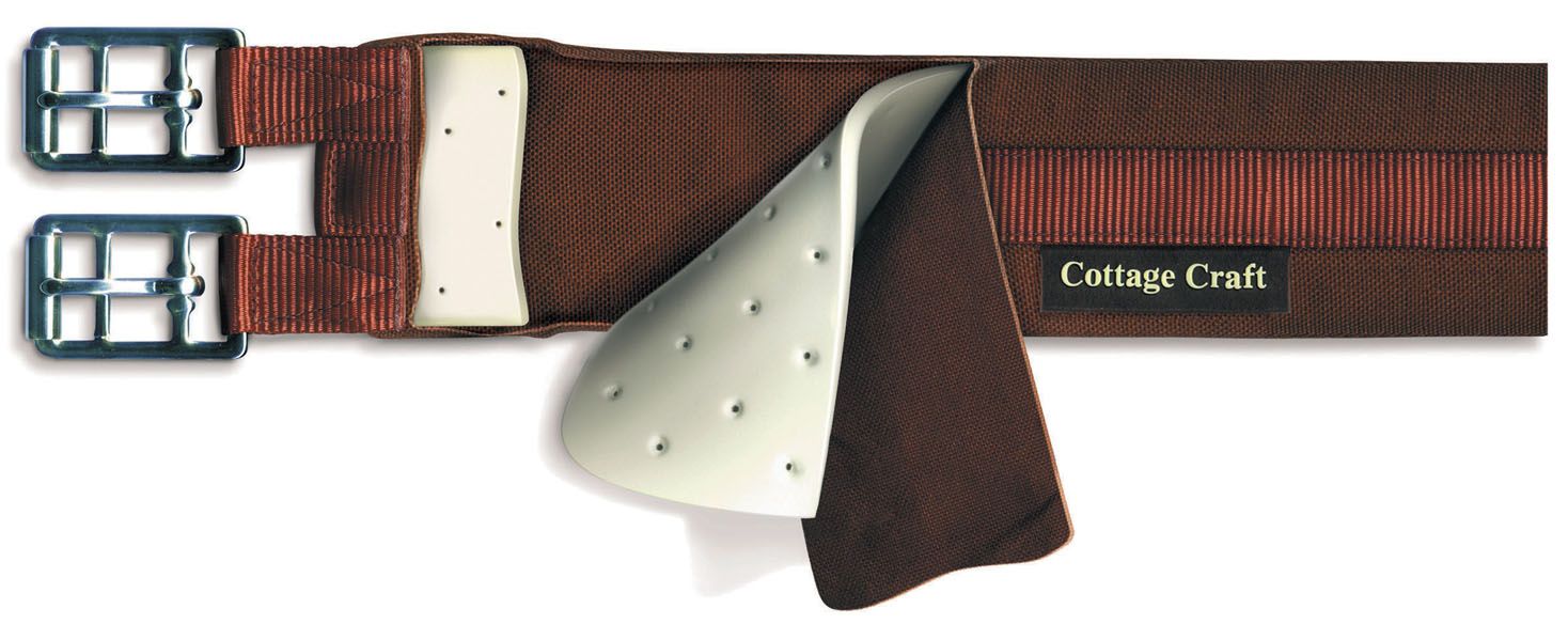 Brauner Sattelgurt mit silbernen Schnallen. Innenfutter sichtbar. Marke: Cottage Craft.