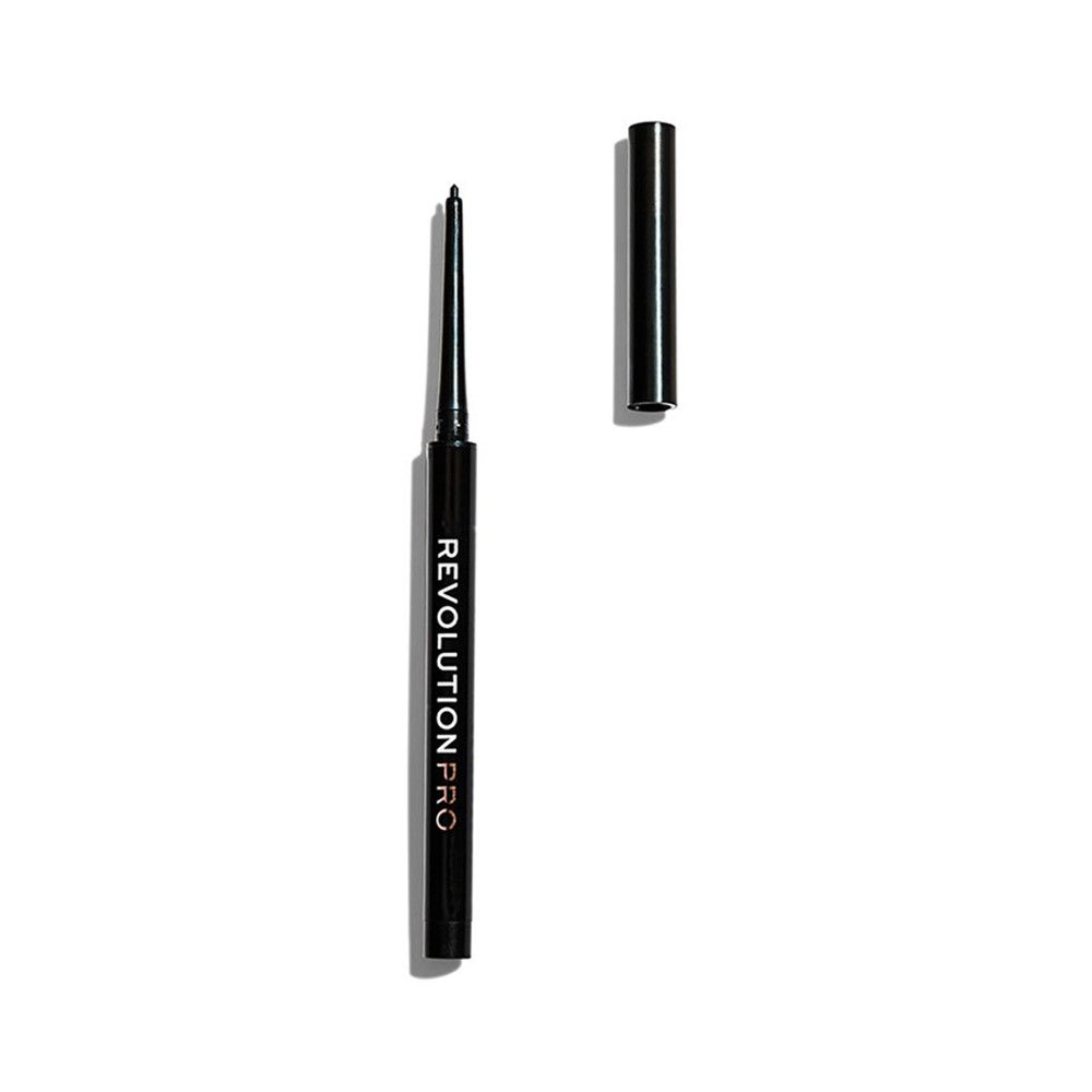 Schwarzer Eyeliner-Stift mit geöffneter Kappe. Der Stift hat den Schriftzug REVOLUTION PRO.