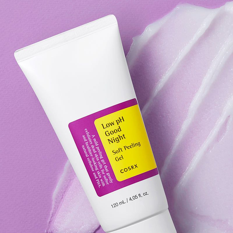 Weiße Tube mit gelb-lila Etikett. Produkt auf lila Untergrund. Aufschrift: Low pH Good Night Soft Peeling Gel. Marke: COSRX.