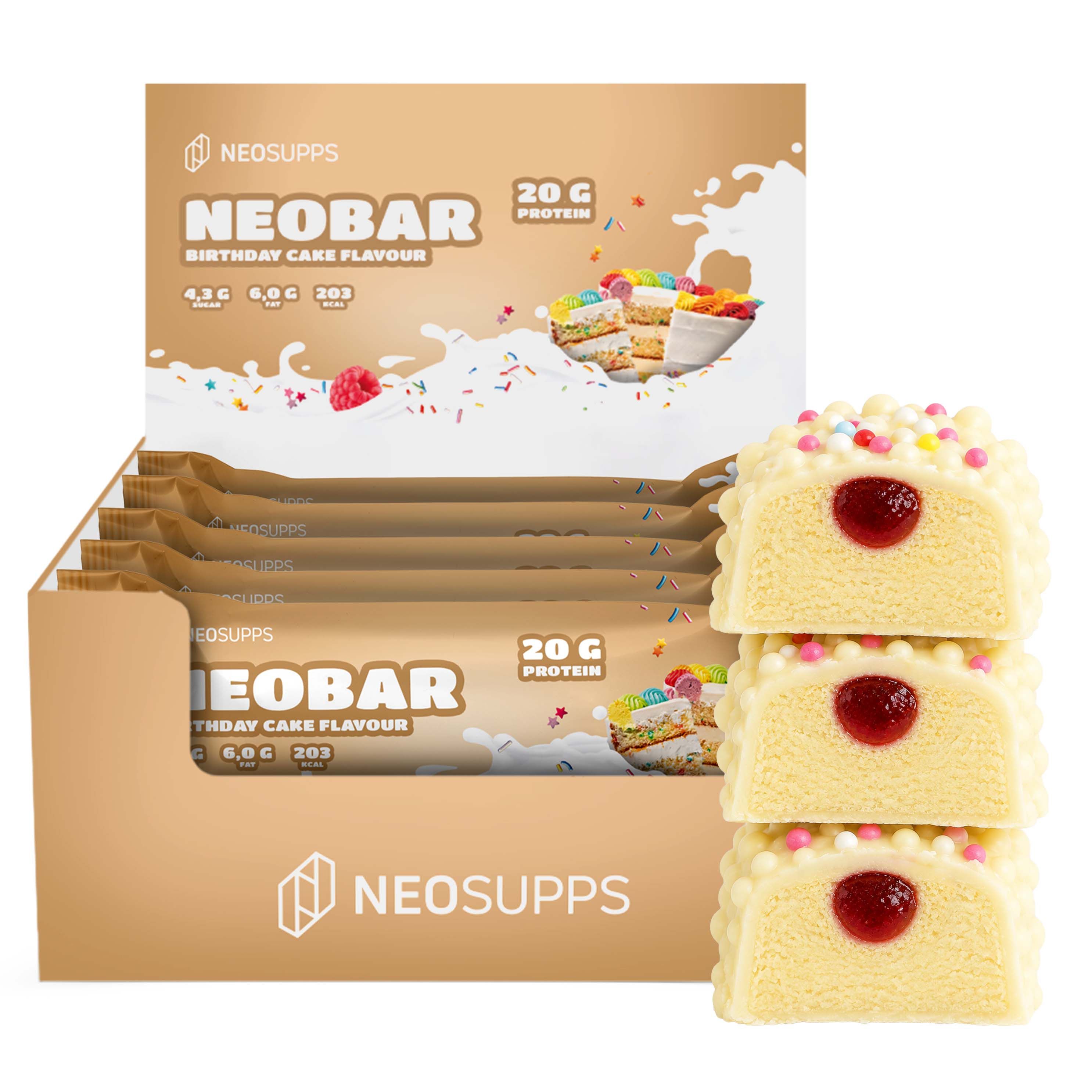 Box mit Neosupps NeoBar Birthday Cake Proteinriegeln und gestapelten Anschnitten.