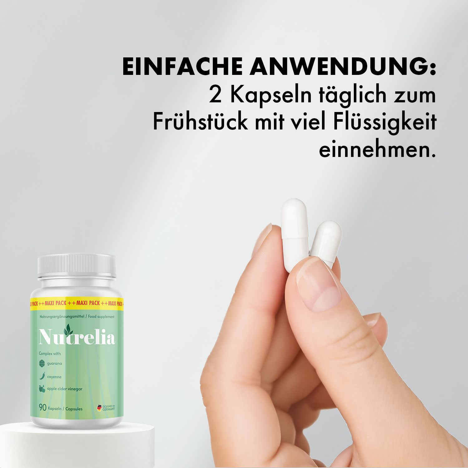Hand hält zwei weiße Kapseln. Im Hintergrund: Pillenbehälter mit grünem Etikett. Aufschrift: Nutrelia, 90 Kapseln.